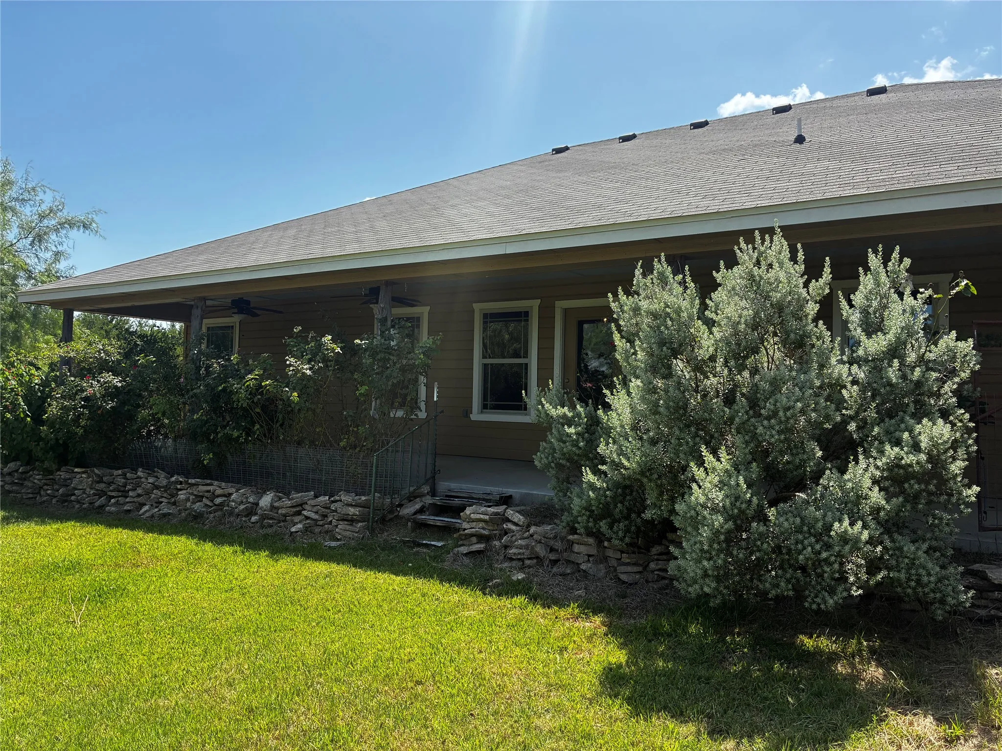Single Family Residence For Sale in Lampasas County , 23748 N US Highway 281, Lampasas, Texas 76550, 3 Bedrooms, 3 Bathrooms, Garage spaces, 2,000 Sqft, built in 2018, Price $495,000, mls#21336298, Real Estate Agent in Lampasas, Homes For Sale in Lampasas county, Homes For Sale in Lampasas, Realtor in Lampasas Texas, Real Estate Brokerage Independent Realty Texas, Luminita Cordes Realtor