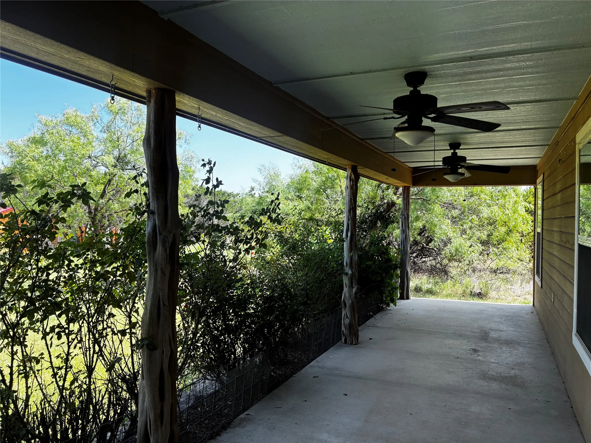 Single Family Residence For Sale in Lampasas County , 23748 N US Highway 281, Lampasas, Texas 76550, 3 Bedrooms, 3 Bathrooms, Garage spaces, 2,000 Sqft, built in 2018, Price $495,000, mls#21336298, Real Estate Agent in Lampasas, Homes For Sale in Lampasas county, Homes For Sale in Lampasas, Realtor in Lampasas Texas, Real Estate Brokerage Independent Realty Texas, Luminita Cordes Realtor