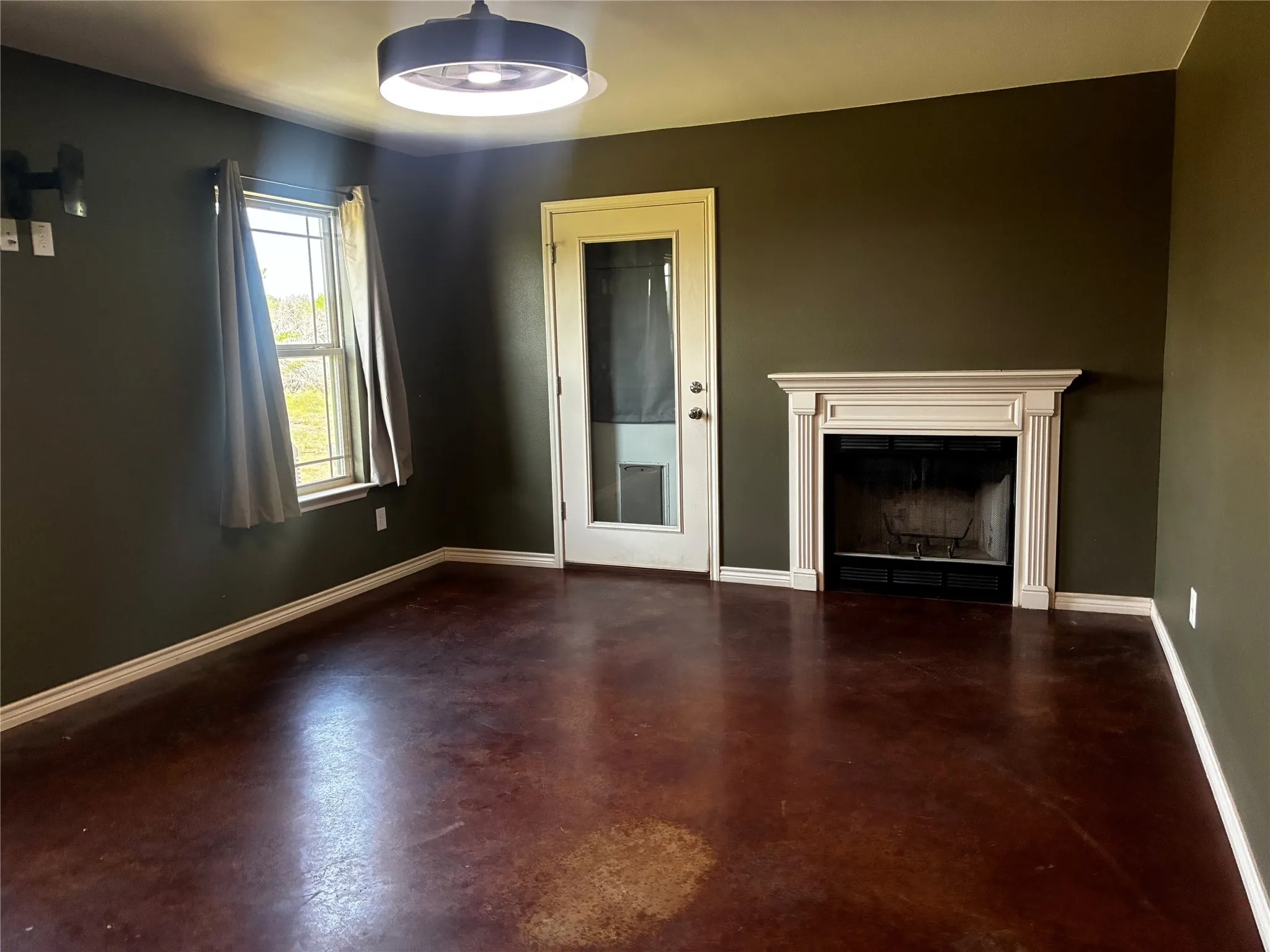 Single Family Residence For Sale in Lampasas County , 23748 N US Highway 281, Lampasas, Texas 76550, 3 Bedrooms, 3 Bathrooms, Garage spaces, 2,000 Sqft, built in 2018, Price $495,000, mls#21336298, Real Estate Agent in Lampasas, Homes For Sale in Lampasas county, Homes For Sale in Lampasas, Realtor in Lampasas Texas, Real Estate Brokerage Independent Realty Texas, Luminita Cordes Realtor