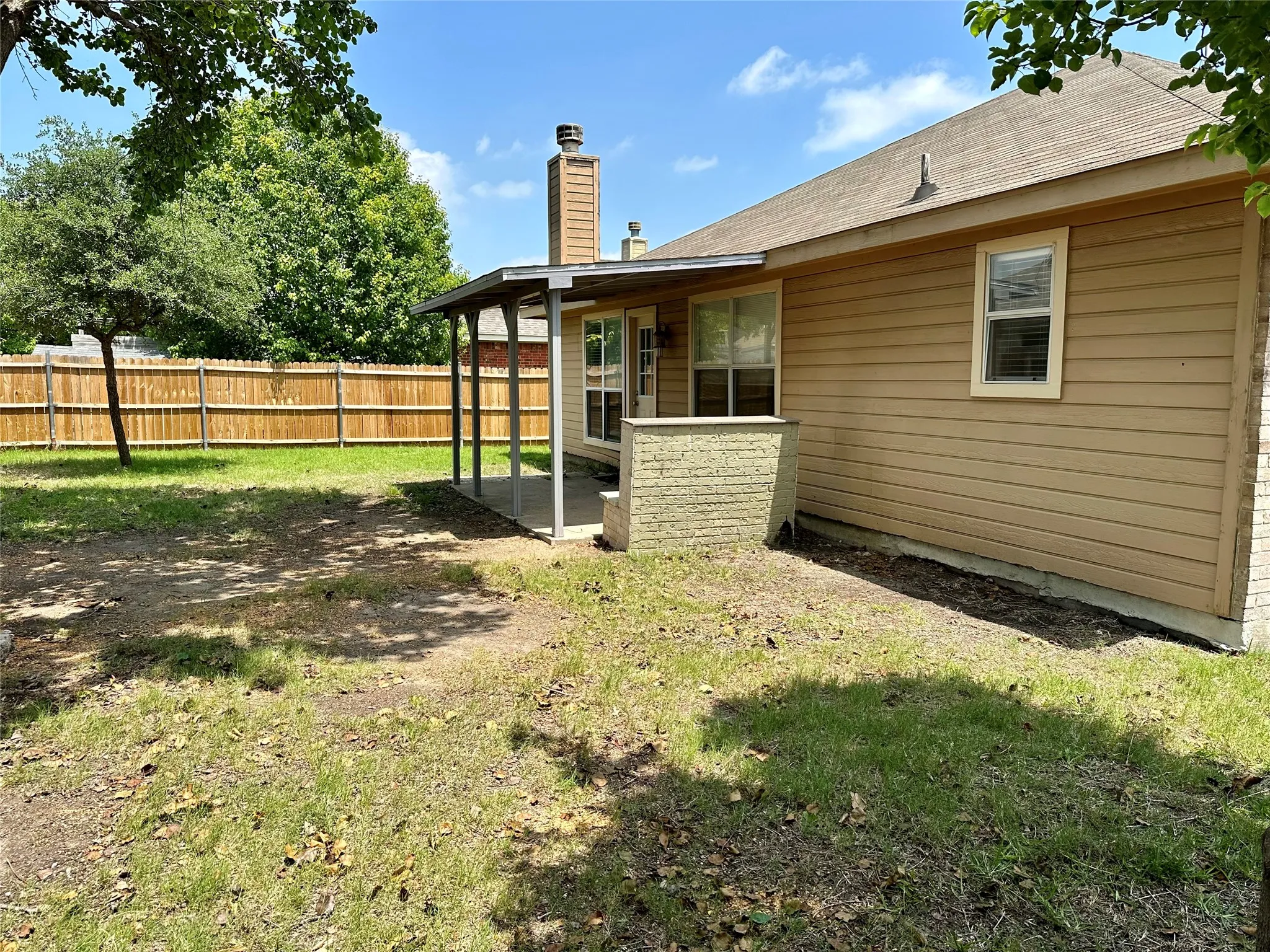 Single Family Residence For Rent in Kaufman County , 210 Windsor, Forney, Texas 75126, 3 Bedroom, 2 Bathroom, 2 Garage spaces, 1,468 Sqft, built in 2001, mls#21337274, Real Estate Agent in Forney, Homes For Rent in Kaufman county, Homes For Rent in Forney, Realtor in Forney Texas, Real Estate Brokerage Independent Realty Texas, Luminita Cordes Realtor
