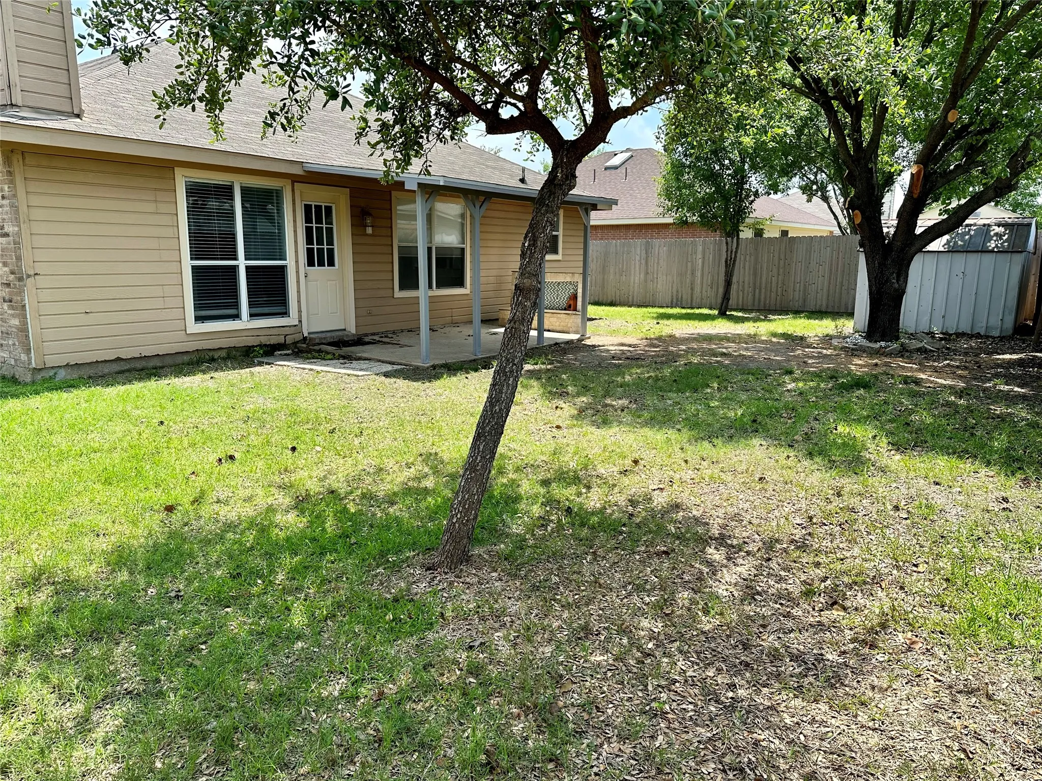 Single Family Residence For Rent in Kaufman County , 210 Windsor, Forney, Texas 75126, 3 Bedroom, 2 Bathroom, 2 Garage spaces, 1,468 Sqft, built in 2001, mls#21337274, Real Estate Agent in Forney, Homes For Rent in Kaufman county, Homes For Rent in Forney, Realtor in Forney Texas, Real Estate Brokerage Independent Realty Texas, Luminita Cordes Realtor