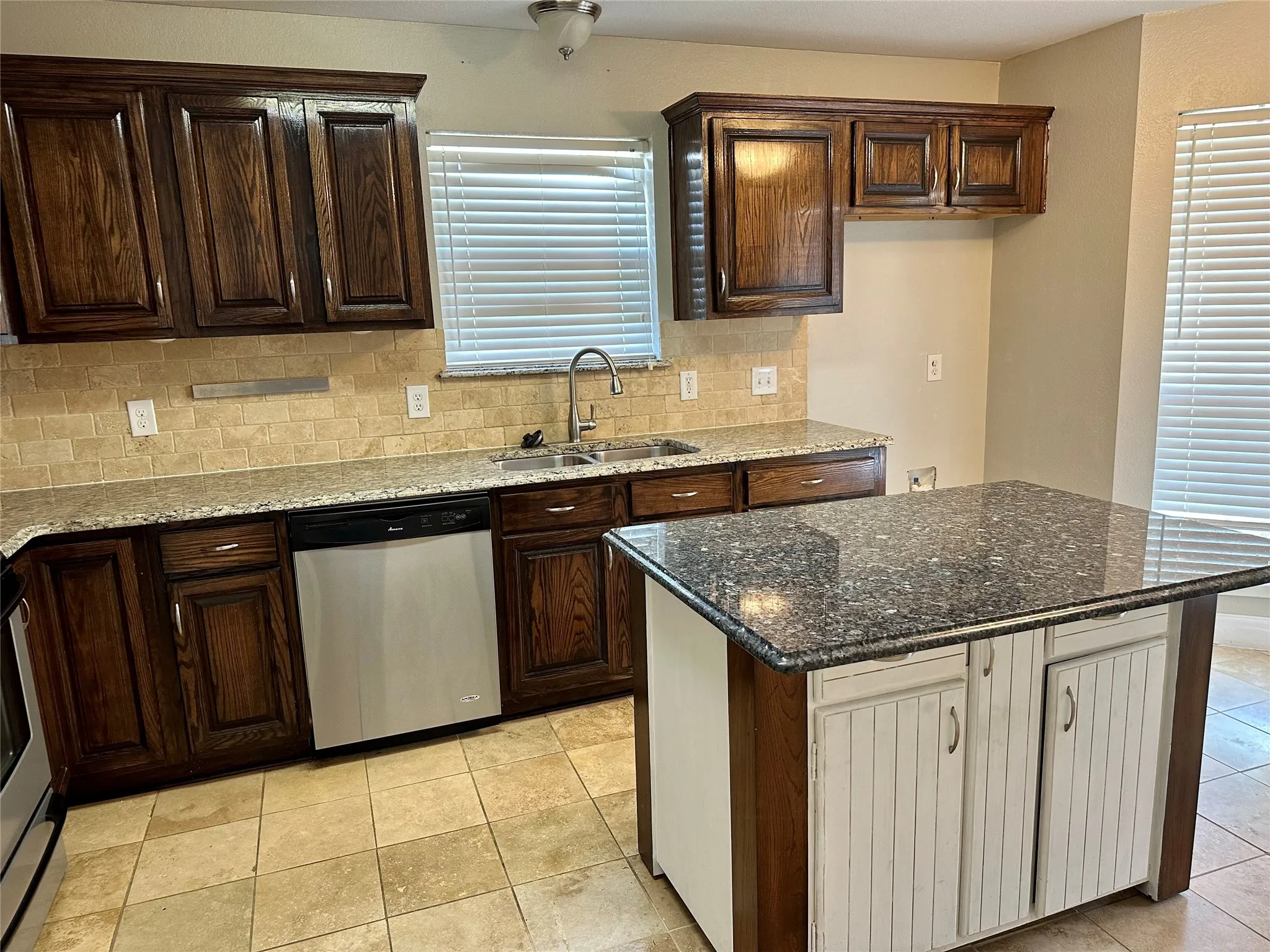 Single Family Residence For Rent in Kaufman County , 210 Windsor, Forney, Texas 75126, 3 Bedroom, 2 Bathroom, 2 Garage spaces, 1,468 Sqft, built in 2001, mls#21337274, Real Estate Agent in Forney, Homes For Rent in Kaufman county, Homes For Rent in Forney, Realtor in Forney Texas, Real Estate Brokerage Independent Realty Texas, Luminita Cordes Realtor