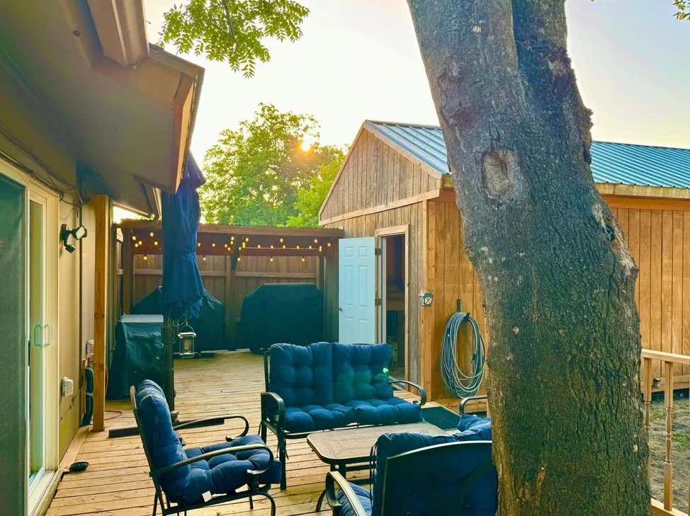 Single Family Residence For Sale in Collin County , 404 Neathery Street, Farmersville, Texas 75442, 3 Bedroom, 2 Bathroom, Garage spaces, 1,352 Sqft, built in 1971, mls#21337184, Real Estate Agent in Farmersville, Homes For Sale in Collin county, Homes For Sale in Farmersville, Realtor in Farmersville Texas, Real Estate Brokerage Independent Realty Texas, Luminita Cordes Realtor