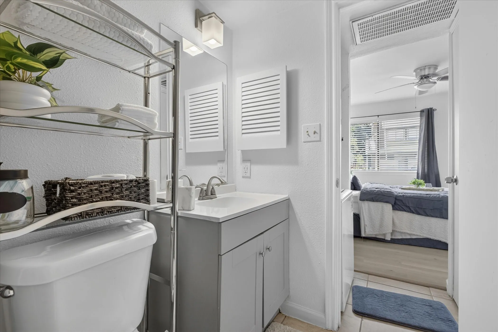 Condominium For Sale in Dallas County , 9805 Walnut Street 112, Dallas, Texas 75243, 1 Bedroom, 1 Bathroom, Garage spaces, 551 Sqft, built in 1981, mls#21337297, Real Estate Agent in Dallas, Homes For Sale in Dallas county, Homes For Sale in Dallas, Realtor in Dallas Texas, Real Estate Brokerage Independent Realty Texas, Luminita Cordes Realtor