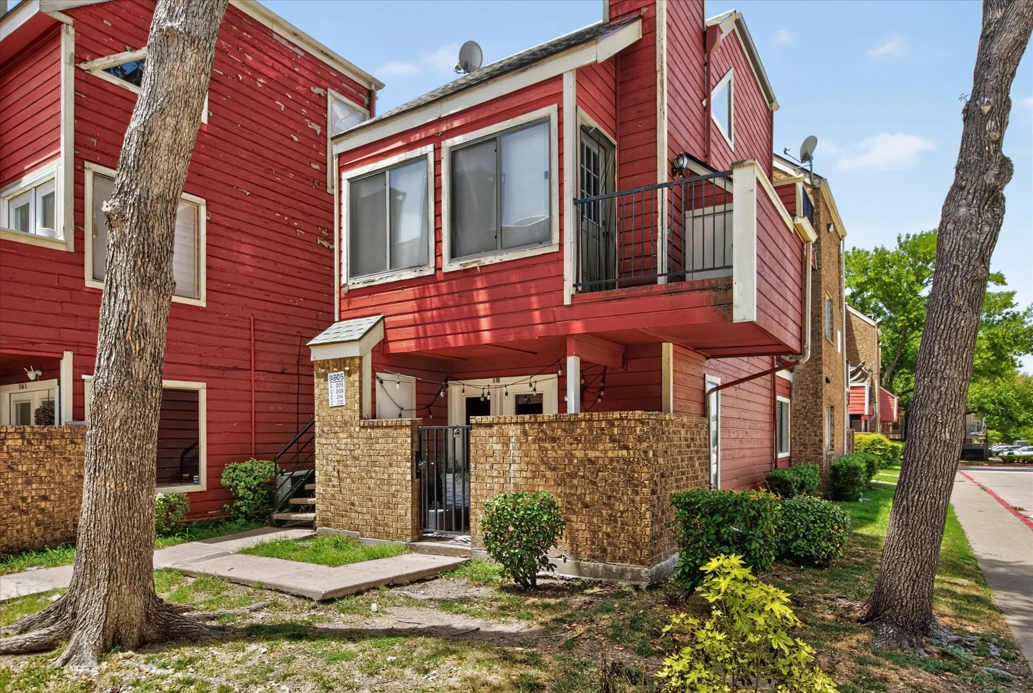 Condominium For Sale in Dallas County , 9805 Walnut Street 112, Dallas, Texas 75243, 1 Bedroom, 1 Bathroom, Garage spaces, 551 Sqft, built in 1981, mls#21337297, Real Estate Agent in Dallas, Homes For Sale in Dallas county, Homes For Sale in Dallas, Realtor in Dallas Texas, Real Estate Brokerage Independent Realty Texas, Luminita Cordes Realtor
