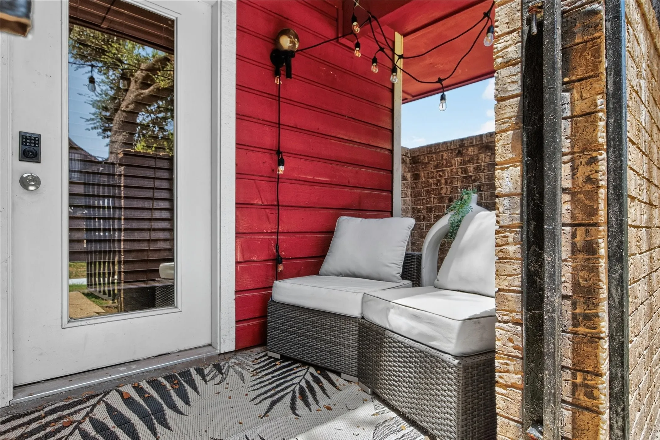 Condominium For Sale in Dallas County , 9805 Walnut Street 112, Dallas, Texas 75243, 1 Bedroom, 1 Bathroom, Garage spaces, 551 Sqft, built in 1981, mls#21337297, Real Estate Agent in Dallas, Homes For Sale in Dallas county, Homes For Sale in Dallas, Realtor in Dallas Texas, Real Estate Brokerage Independent Realty Texas, Luminita Cordes Realtor