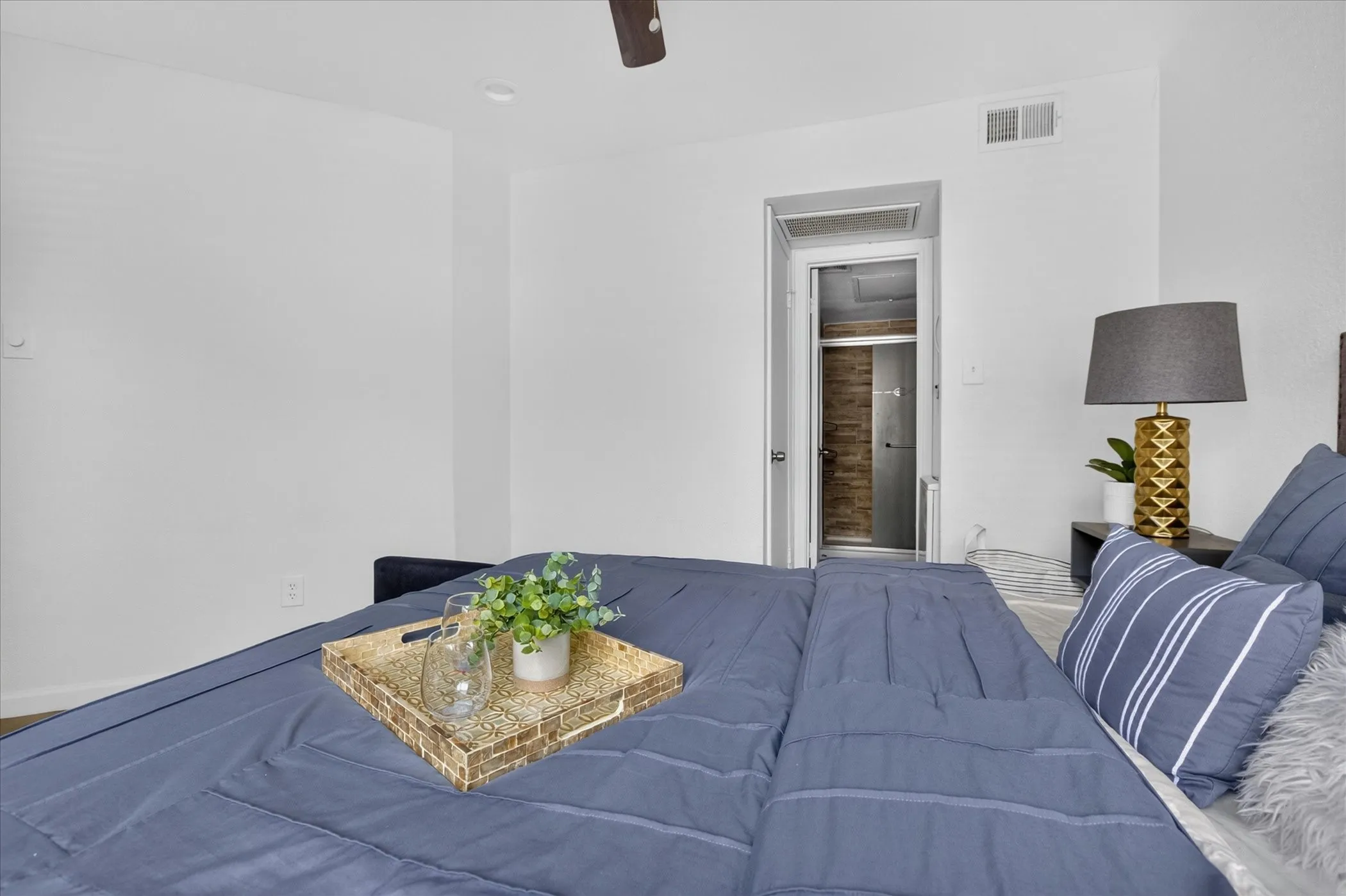 Condominium For Sale in Dallas County , 9805 Walnut Street 112, Dallas, Texas 75243, 1 Bedroom, 1 Bathroom, Garage spaces, 551 Sqft, built in 1981, mls#21337297, Real Estate Agent in Dallas, Homes For Sale in Dallas county, Homes For Sale in Dallas, Realtor in Dallas Texas, Real Estate Brokerage Independent Realty Texas, Luminita Cordes Realtor