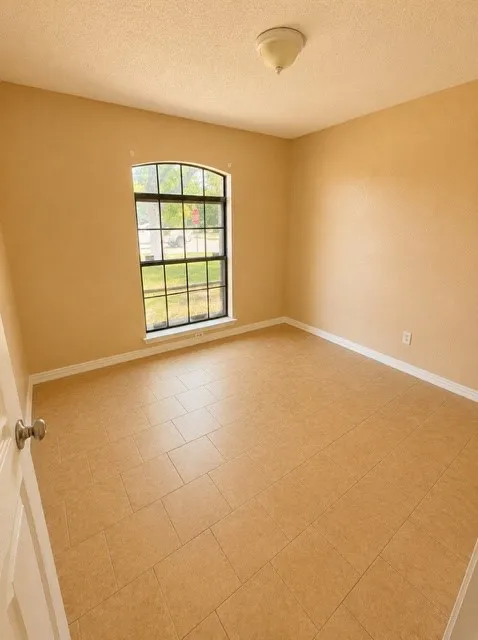 Single Family Residence For Sale in Dallas County , 216 Monica Street, Glenn Heights, Texas 75154, 4 Bedroom, 3 Bathroom, Garage spaces, 1,141 Sqft, built in 1983, mls#21337307, Real Estate Agent in Glenn Heights, Homes For Sale in Dallas county, Homes For Sale in Glenn Heights, Realtor in Glenn Heights Texas, Real Estate Brokerage Independent Realty Texas, Luminita Cordes Realtor