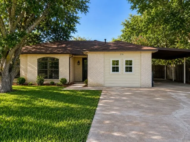 Single Family Residence For Sale in Dallas County , 216 Monica Street, Glenn Heights, Texas 75154, 4 Bedroom, 3 Bathroom, Garage spaces, 1,141 Sqft, built in 1983, mls#21337307, Real Estate Agent in Glenn Heights, Homes For Sale in Dallas county, Homes For Sale in Glenn Heights, Realtor in Glenn Heights Texas, Real Estate Brokerage Independent Realty Texas, Luminita Cordes Realtor
