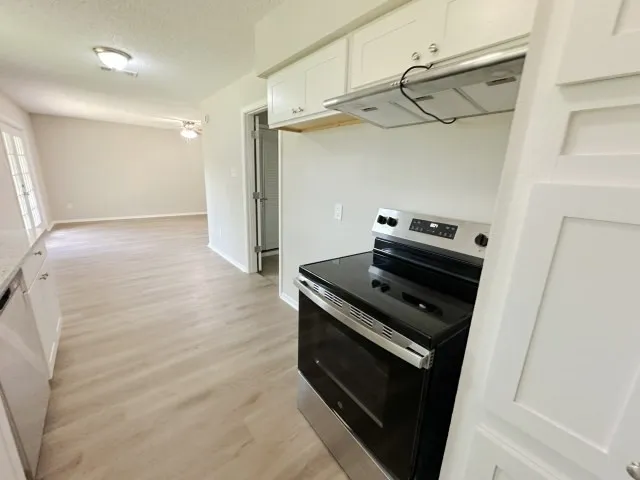 Single Family Residence For Sale in Johnson County , 328 Hillside Court, Burleson, Texas 76028, 4 Bedroom, 3 Bathroom, Garage spaces, 1,511 Sqft, built in 1969, mls#21337295, Real Estate Agent in Burleson, Homes For Sale in Johnson county, Homes For Sale in Burleson, Realtor in Burleson Texas, Real Estate Brokerage Independent Realty Texas, Luminita Cordes Realtor