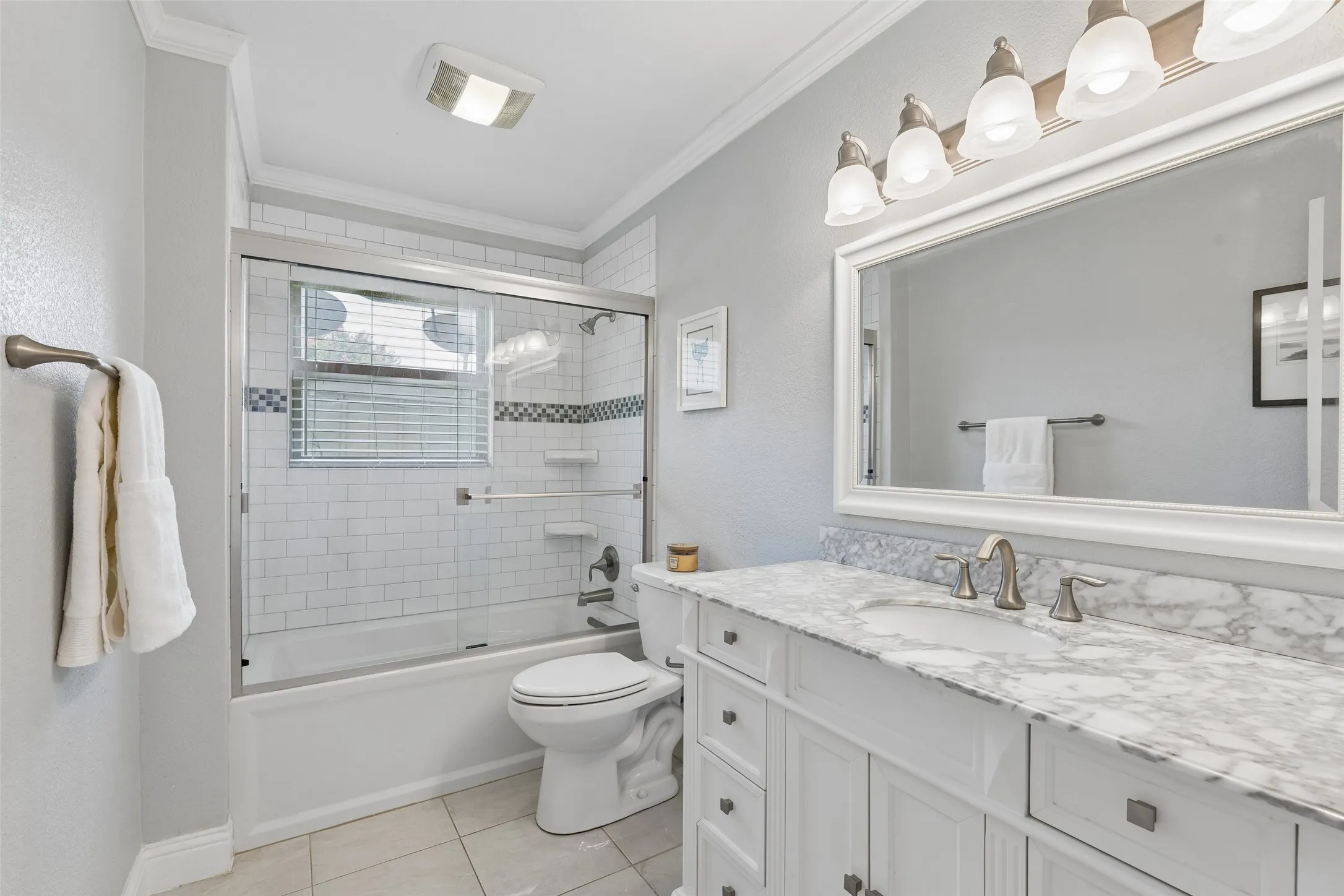 Single Family Residence For Sale in Dallas County , 13141 Rosser Road, Farmers Branch, Texas 75244, 3 Bedroom, 2 Bathroom, 2 Garage spaces, 1,810 Sqft, built in 1969, mls#21328079, Real Estate Agent in Farmers Branch, Homes For Sale in Dallas county, Homes For Sale in Farmers Branch, Realtor in Farmers Branch Texas, Real Estate Brokerage Independent Realty Texas, Luminita Cordes Realtor