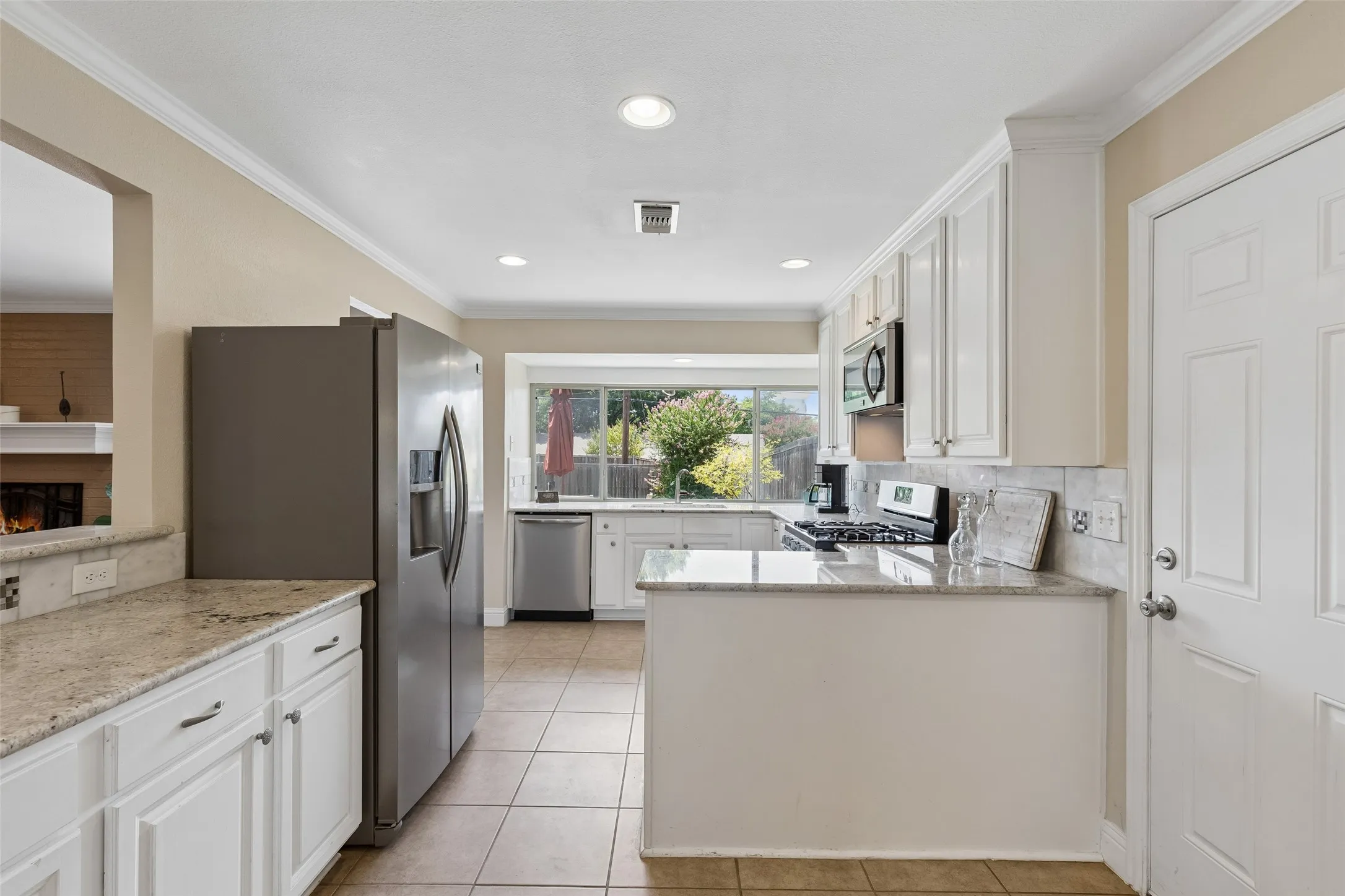 Single Family Residence For Sale in Dallas County , 13141 Rosser Road, Farmers Branch, Texas 75244, 3 Bedroom, 2 Bathroom, 2 Garage spaces, 1,810 Sqft, built in 1969, mls#21328079, Real Estate Agent in Farmers Branch, Homes For Sale in Dallas county, Homes For Sale in Farmers Branch, Realtor in Farmers Branch Texas, Real Estate Brokerage Independent Realty Texas, Luminita Cordes Realtor