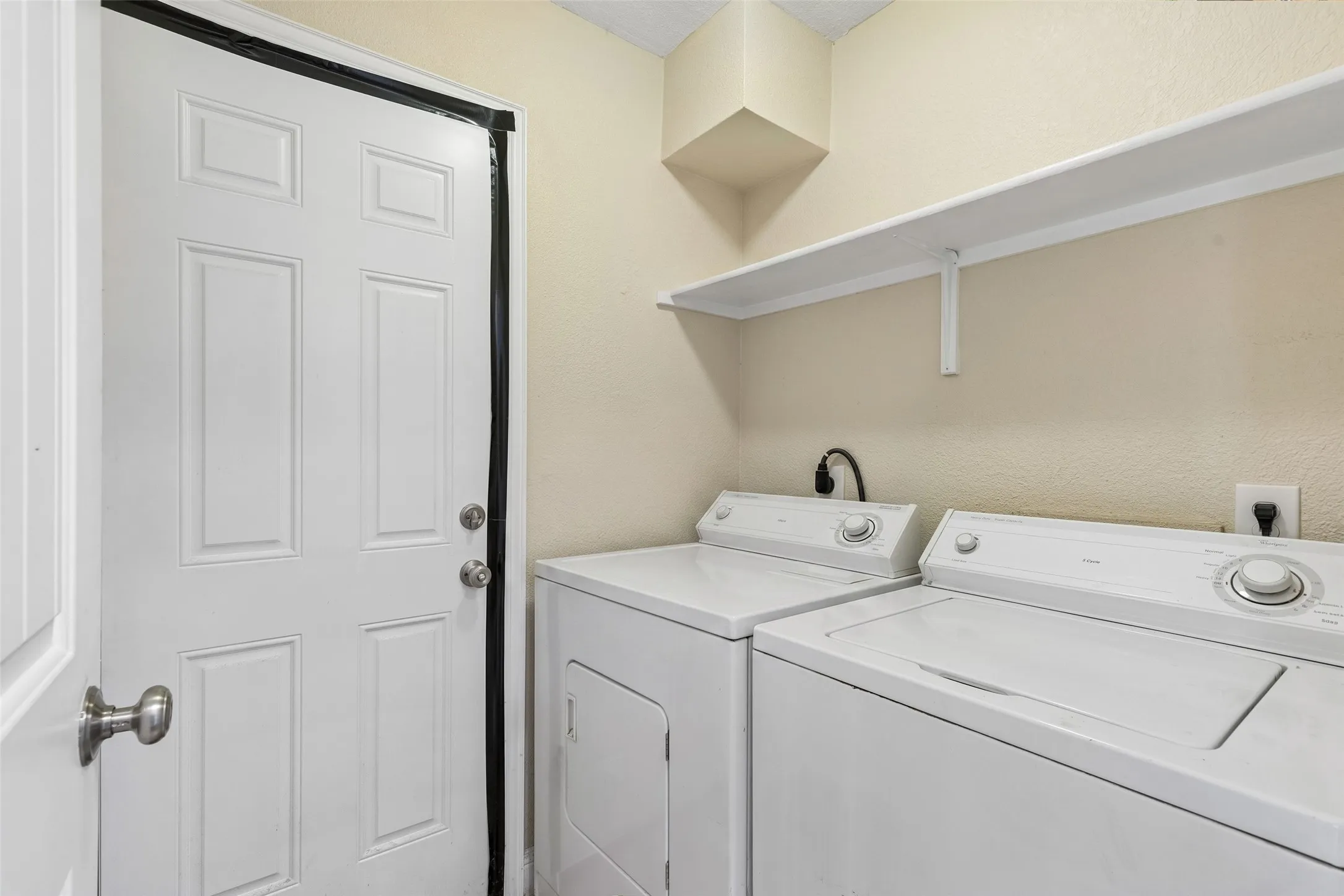 Single Family Residence For Sale in Dallas County , 13141 Rosser Road, Farmers Branch, Texas 75244, 3 Bedroom, 2 Bathroom, 2 Garage spaces, 1,810 Sqft, built in 1969, mls#21328079, Real Estate Agent in Farmers Branch, Homes For Sale in Dallas county, Homes For Sale in Farmers Branch, Realtor in Farmers Branch Texas, Real Estate Brokerage Independent Realty Texas, Luminita Cordes Realtor