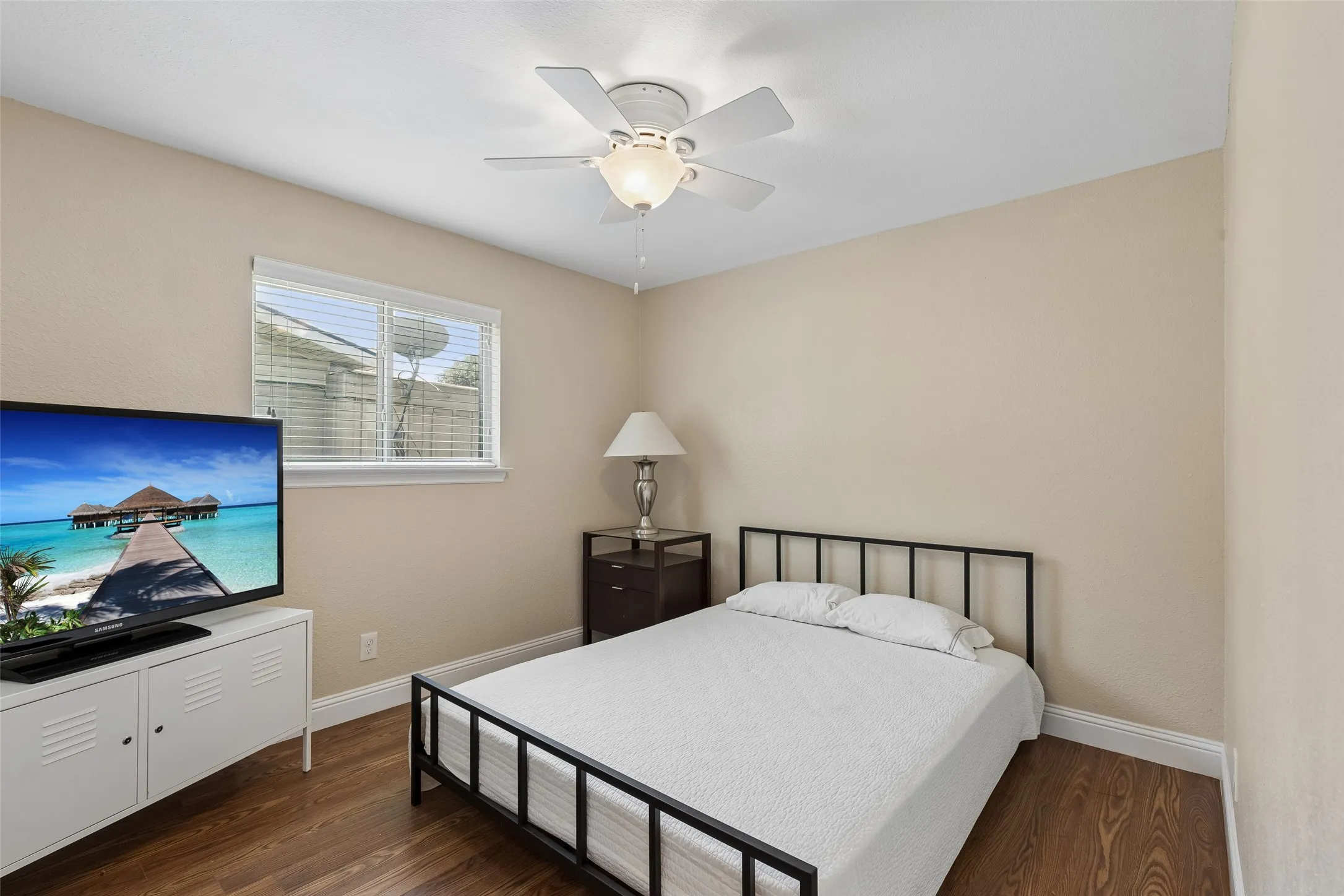 Single Family Residence For Sale in Dallas County , 13141 Rosser Road, Farmers Branch, Texas 75244, 3 Bedroom, 2 Bathroom, 2 Garage spaces, 1,810 Sqft, built in 1969, mls#21328079, Real Estate Agent in Farmers Branch, Homes For Sale in Dallas county, Homes For Sale in Farmers Branch, Realtor in Farmers Branch Texas, Real Estate Brokerage Independent Realty Texas, Luminita Cordes Realtor