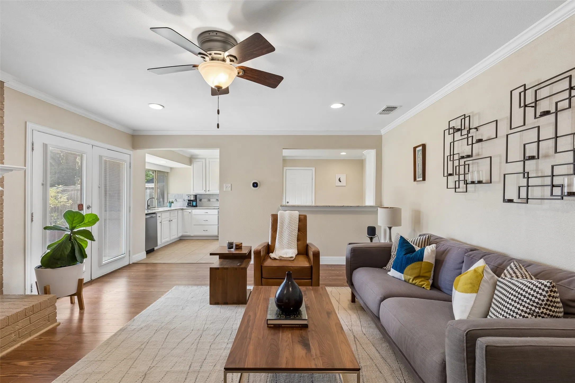 Single Family Residence For Sale in Dallas County , 13141 Rosser Road, Farmers Branch, Texas 75244, 3 Bedroom, 2 Bathroom, 2 Garage spaces, 1,810 Sqft, built in 1969, mls#21328079, Real Estate Agent in Farmers Branch, Homes For Sale in Dallas county, Homes For Sale in Farmers Branch, Realtor in Farmers Branch Texas, Real Estate Brokerage Independent Realty Texas, Luminita Cordes Realtor
