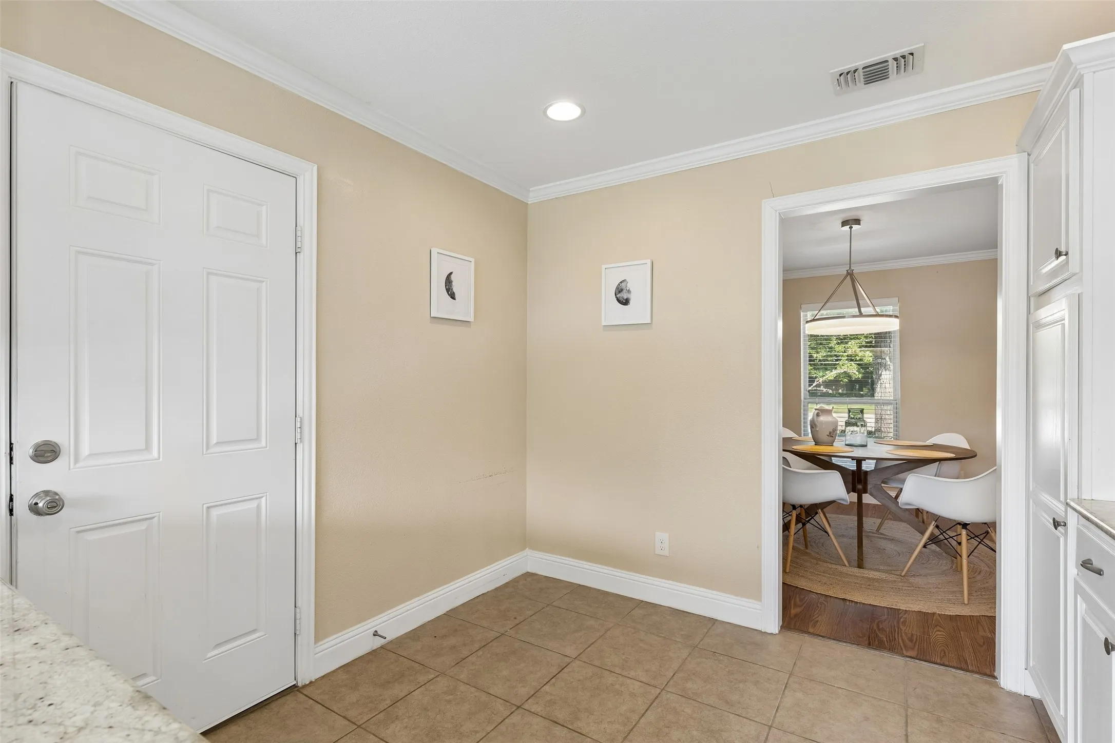 Single Family Residence For Sale in Dallas County , 13141 Rosser Road, Farmers Branch, Texas 75244, 3 Bedroom, 2 Bathroom, 2 Garage spaces, 1,810 Sqft, built in 1969, mls#21328079, Real Estate Agent in Farmers Branch, Homes For Sale in Dallas county, Homes For Sale in Farmers Branch, Realtor in Farmers Branch Texas, Real Estate Brokerage Independent Realty Texas, Luminita Cordes Realtor