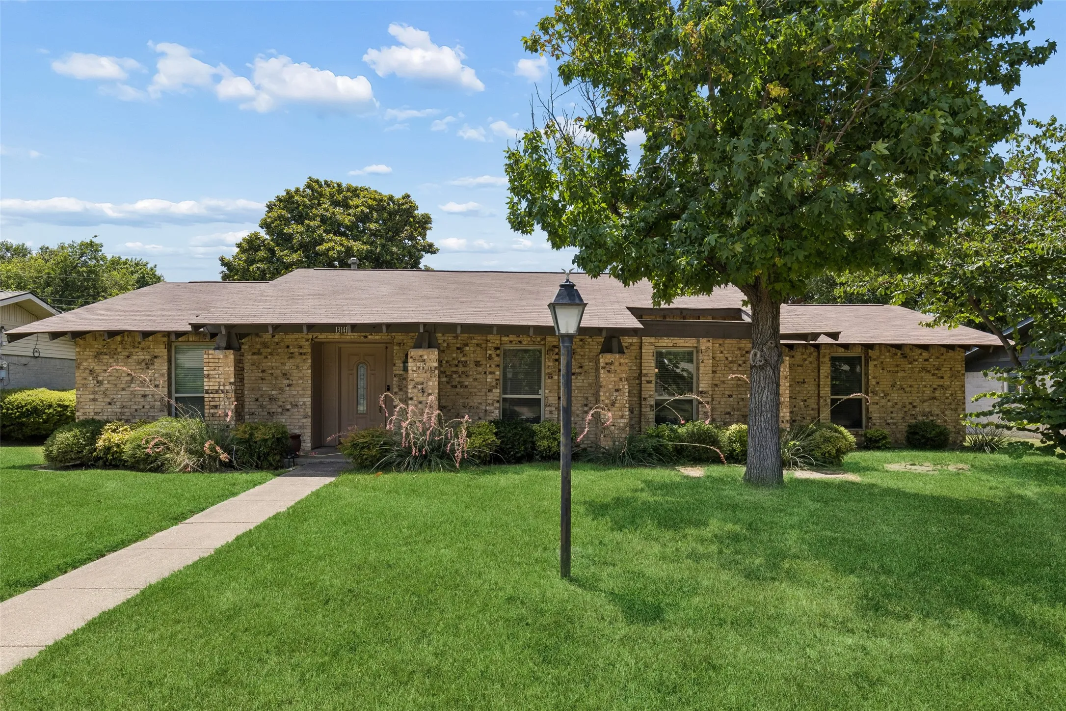 Single Family Residence For Sale in Dallas County , 13141 Rosser Road, Farmers Branch, Texas 75244, 3 Bedroom, 2 Bathroom, 2 Garage spaces, 1,810 Sqft, built in 1969, mls#21328079, Real Estate Agent in Farmers Branch, Homes For Sale in Dallas county, Homes For Sale in Farmers Branch, Realtor in Farmers Branch Texas, Real Estate Brokerage Independent Realty Texas, Luminita Cordes Realtor