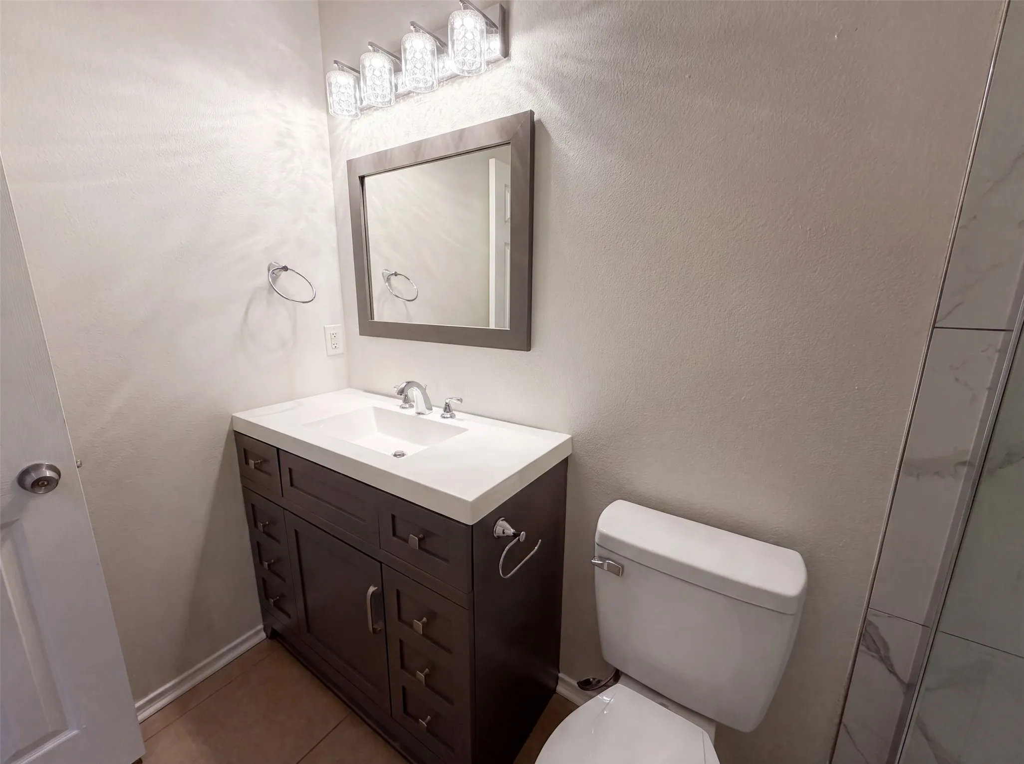 Single Family Residence For Sale in Ellis County , 324 Cascade Drive, Red Oak, Texas 75154, 4 Bedroom, 2 Bathroom, 2 Garage spaces, 1,928 Sqft, built in 2003, mls#21337325, Real Estate Agent in Red Oak, Homes For Sale in Ellis county, Homes For Sale in Red Oak, Realtor in Red Oak Texas, Real Estate Brokerage Independent Realty Texas, Luminita Cordes Realtor