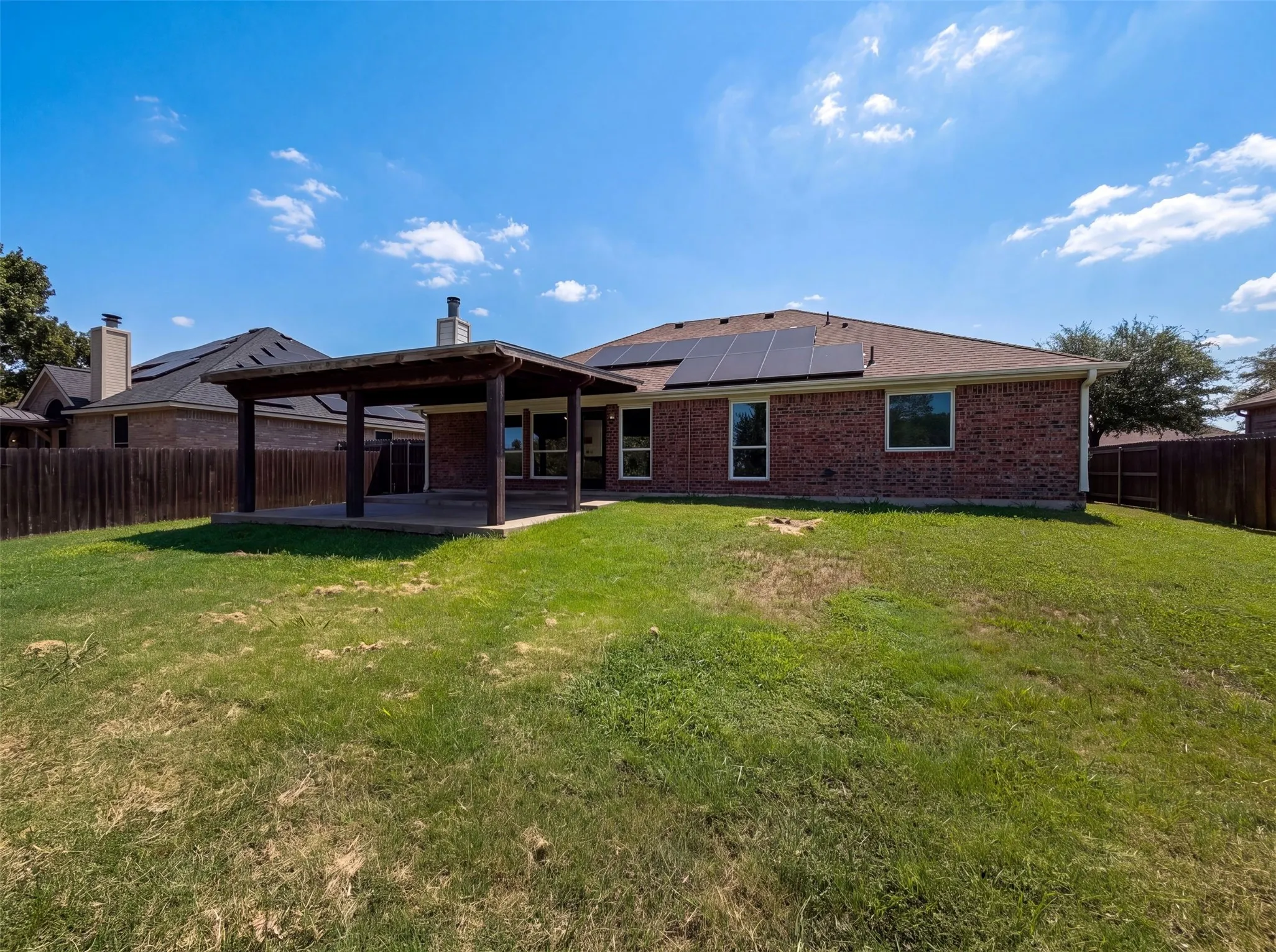 Single Family Residence For Sale in Ellis County , 324 Cascade Drive, Red Oak, Texas 75154, 4 Bedroom, 2 Bathroom, 2 Garage spaces, 1,928 Sqft, built in 2003, mls#21337325, Real Estate Agent in Red Oak, Homes For Sale in Ellis county, Homes For Sale in Red Oak, Realtor in Red Oak Texas, Real Estate Brokerage Independent Realty Texas, Luminita Cordes Realtor