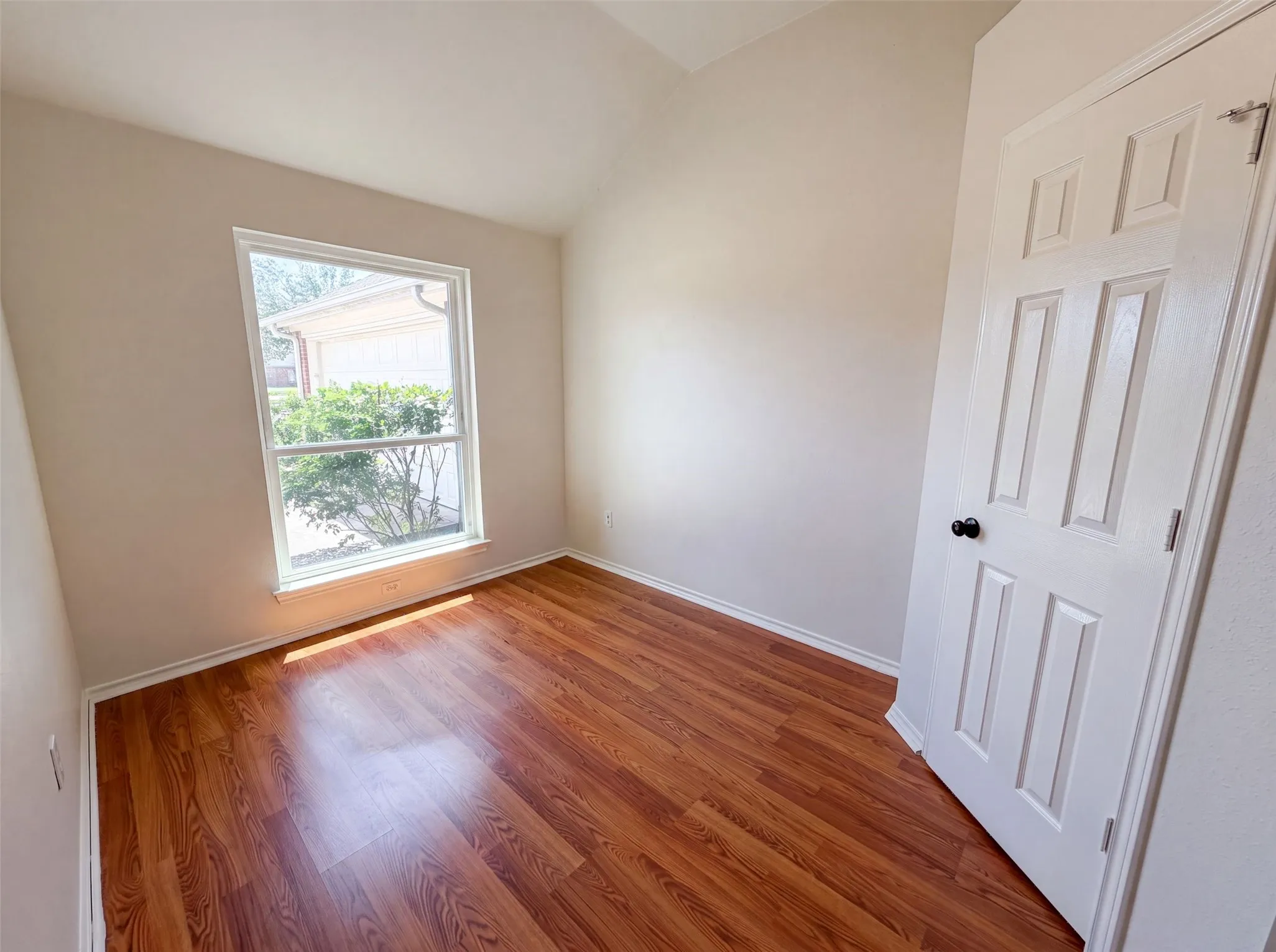 Single Family Residence For Sale in Ellis County , 324 Cascade Drive, Red Oak, Texas 75154, 4 Bedroom, 2 Bathroom, 2 Garage spaces, 1,928 Sqft, built in 2003, mls#21337325, Real Estate Agent in Red Oak, Homes For Sale in Ellis county, Homes For Sale in Red Oak, Realtor in Red Oak Texas, Real Estate Brokerage Independent Realty Texas, Luminita Cordes Realtor