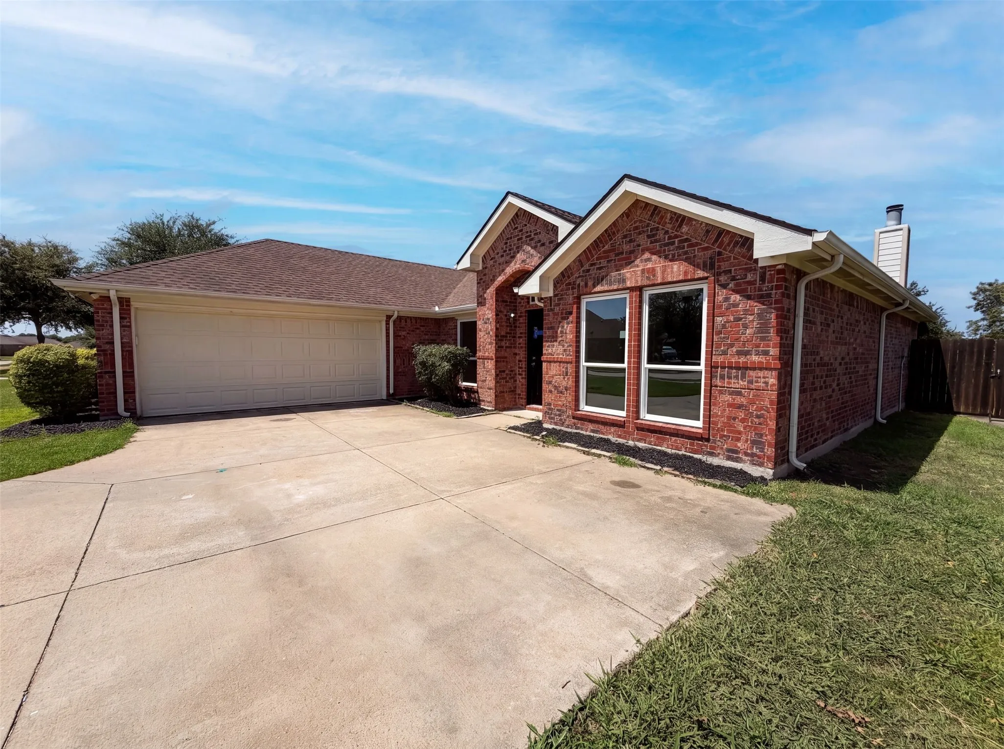 Single Family Residence For Sale in Ellis County , 324 Cascade Drive, Red Oak, Texas 75154, 4 Bedroom, 2 Bathroom, 2 Garage spaces, 1,928 Sqft, built in 2003, mls#21337325, Real Estate Agent in Red Oak, Homes For Sale in Ellis county, Homes For Sale in Red Oak, Realtor in Red Oak Texas, Real Estate Brokerage Independent Realty Texas, Luminita Cordes Realtor