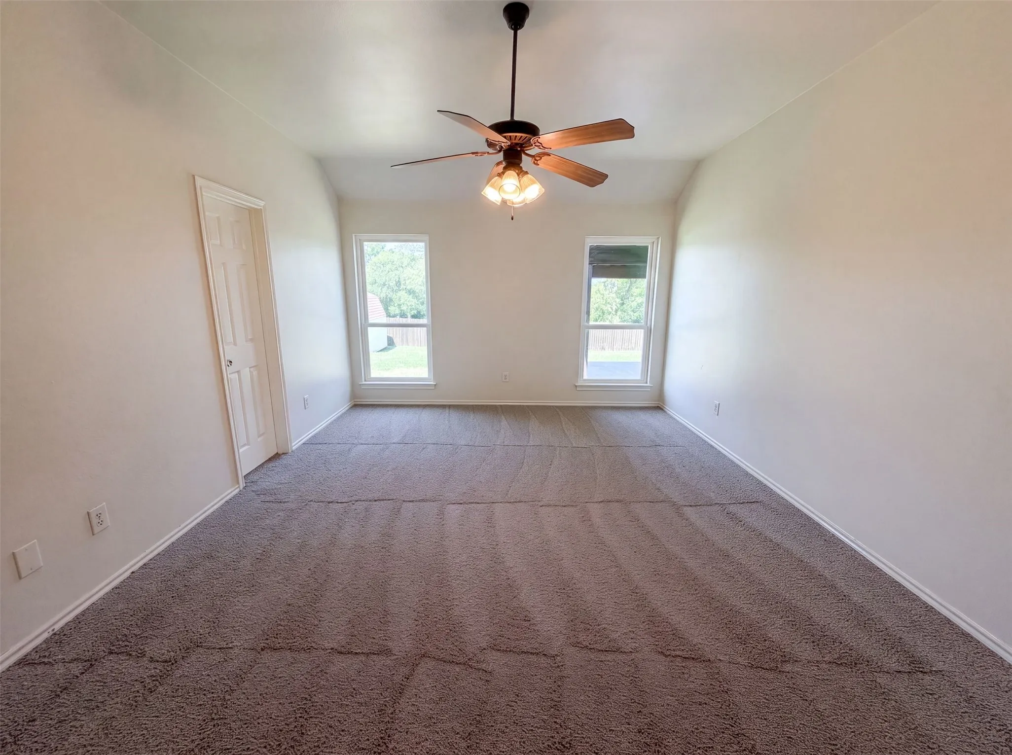 Single Family Residence For Sale in Ellis County , 324 Cascade Drive, Red Oak, Texas 75154, 4 Bedroom, 2 Bathroom, 2 Garage spaces, 1,928 Sqft, built in 2003, mls#21337325, Real Estate Agent in Red Oak, Homes For Sale in Ellis county, Homes For Sale in Red Oak, Realtor in Red Oak Texas, Real Estate Brokerage Independent Realty Texas, Luminita Cordes Realtor