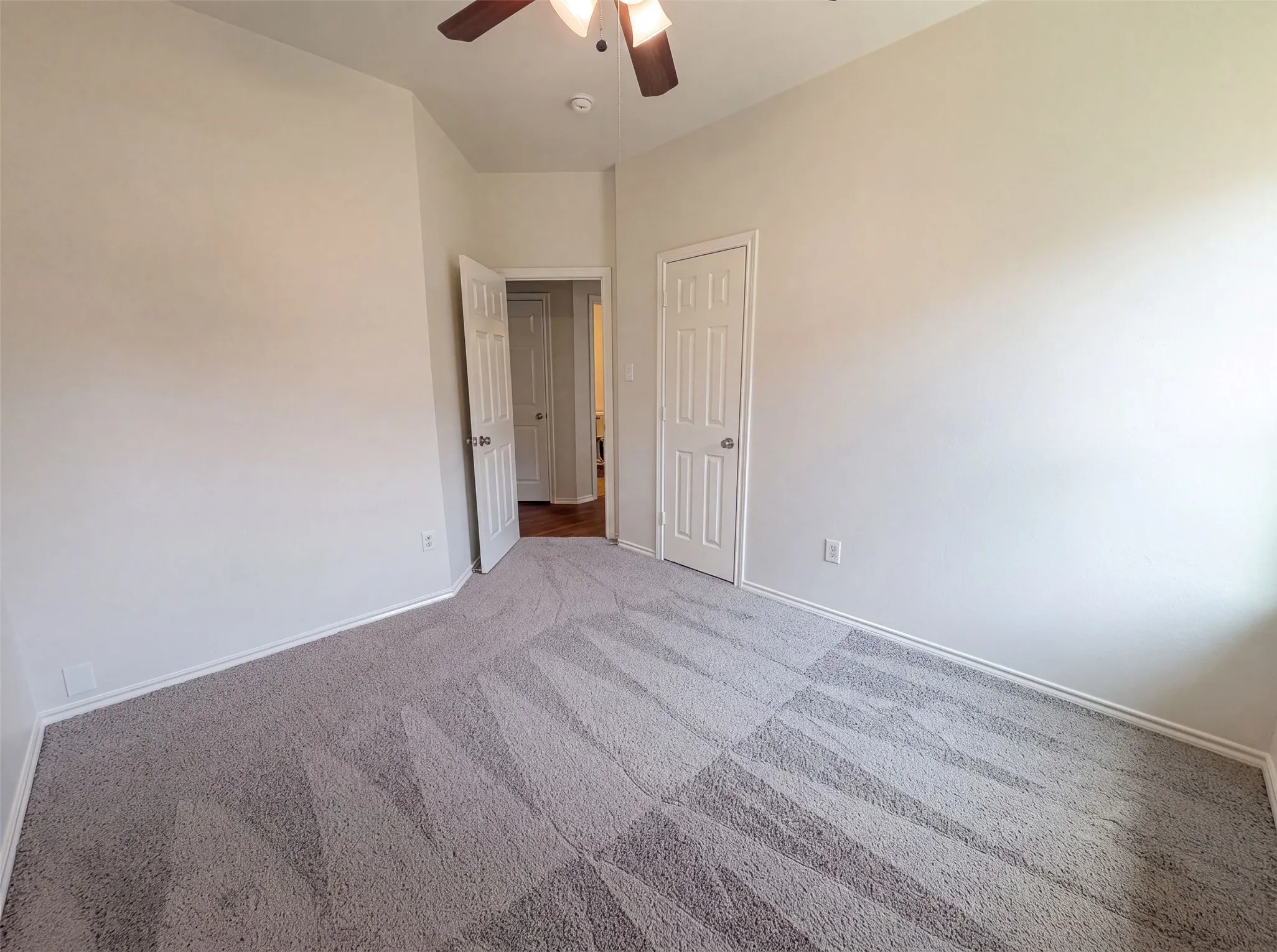 Single Family Residence For Sale in Ellis County , 324 Cascade Drive, Red Oak, Texas 75154, 4 Bedroom, 2 Bathroom, 2 Garage spaces, 1,928 Sqft, built in 2003, mls#21337325, Real Estate Agent in Red Oak, Homes For Sale in Ellis county, Homes For Sale in Red Oak, Realtor in Red Oak Texas, Real Estate Brokerage Independent Realty Texas, Luminita Cordes Realtor