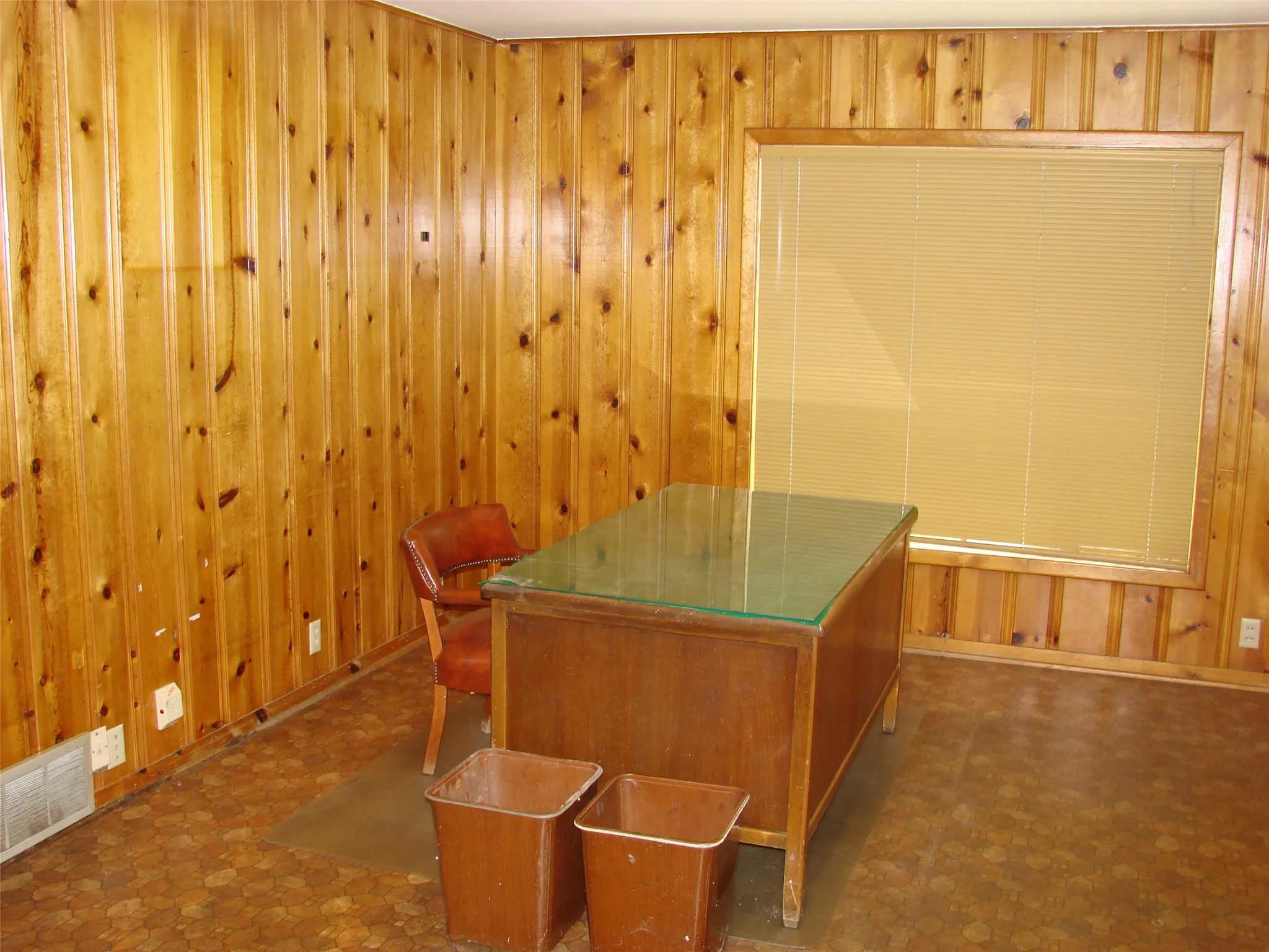 Office For Rent in Cooke County , 1604 E HWY 82, Gainesville, Texas 76240, 0, 0, Garage spaces, 0 Sqft, built in 0, mls#21337078, Real Estate Agent in Gainesville, Homes For Rent in Cooke county, Homes For Rent in Gainesville, Realtor in Gainesville Texas, Real Estate Brokerage Independent Realty Texas, Luminita Cordes Realtor