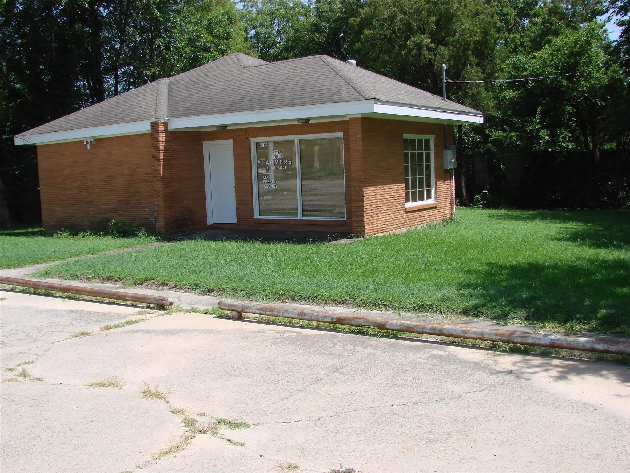 Office For Rent in Cooke County , 1604 E HWY 82, Gainesville, Texas 76240, 0, 0, Garage spaces, 0 Sqft, built in 0, mls#21337078, Real Estate Agent in Gainesville, Homes For Rent in Cooke county, Homes For Rent in Gainesville, Realtor in Gainesville Texas, Real Estate Brokerage Independent Realty Texas, Luminita Cordes Realtor