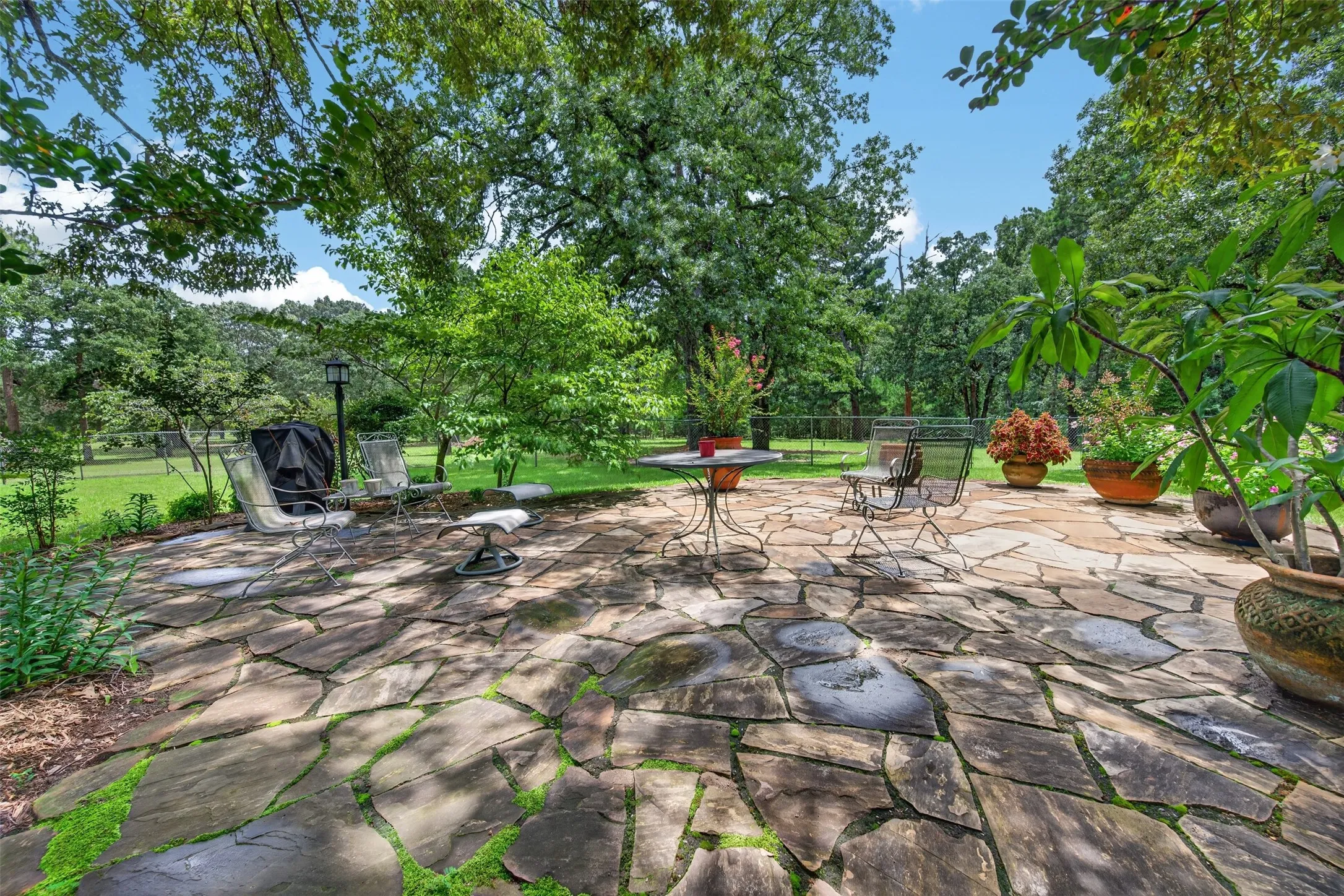 Single Family Residence For Sale in Henderson County , 5611 Fm 2494, Athens, Texas 75751, 3 Bedroom, 3 Bathroom, 2 Garage spaces, 2,560 Sqft, built in 2001, mls#21337155, Real Estate Agent in Athens, Homes For Sale in Henderson county, Homes For Sale in Athens, Realtor in Athens Texas, Real Estate Brokerage Independent Realty Texas, Luminita Cordes Realtor