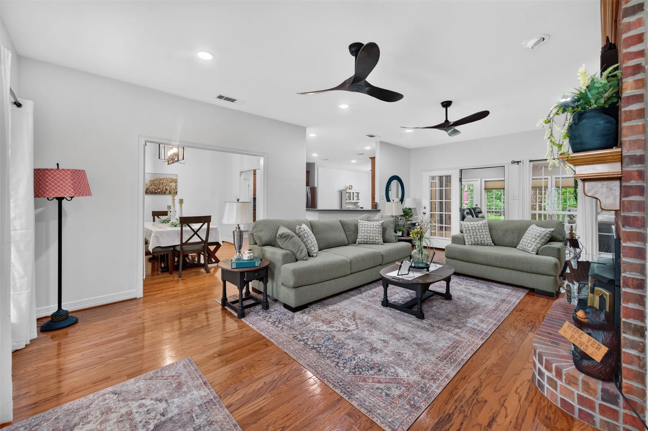 Single Family Residence For Sale in Henderson County , 5611 Fm 2494, Athens, Texas 75751, 3 Bedroom, 3 Bathroom, 2 Garage spaces, 2,560 Sqft, built in 2001, mls#21337155, Real Estate Agent in Athens, Homes For Sale in Henderson county, Homes For Sale in Athens, Realtor in Athens Texas, Real Estate Brokerage Independent Realty Texas, Luminita Cordes Realtor