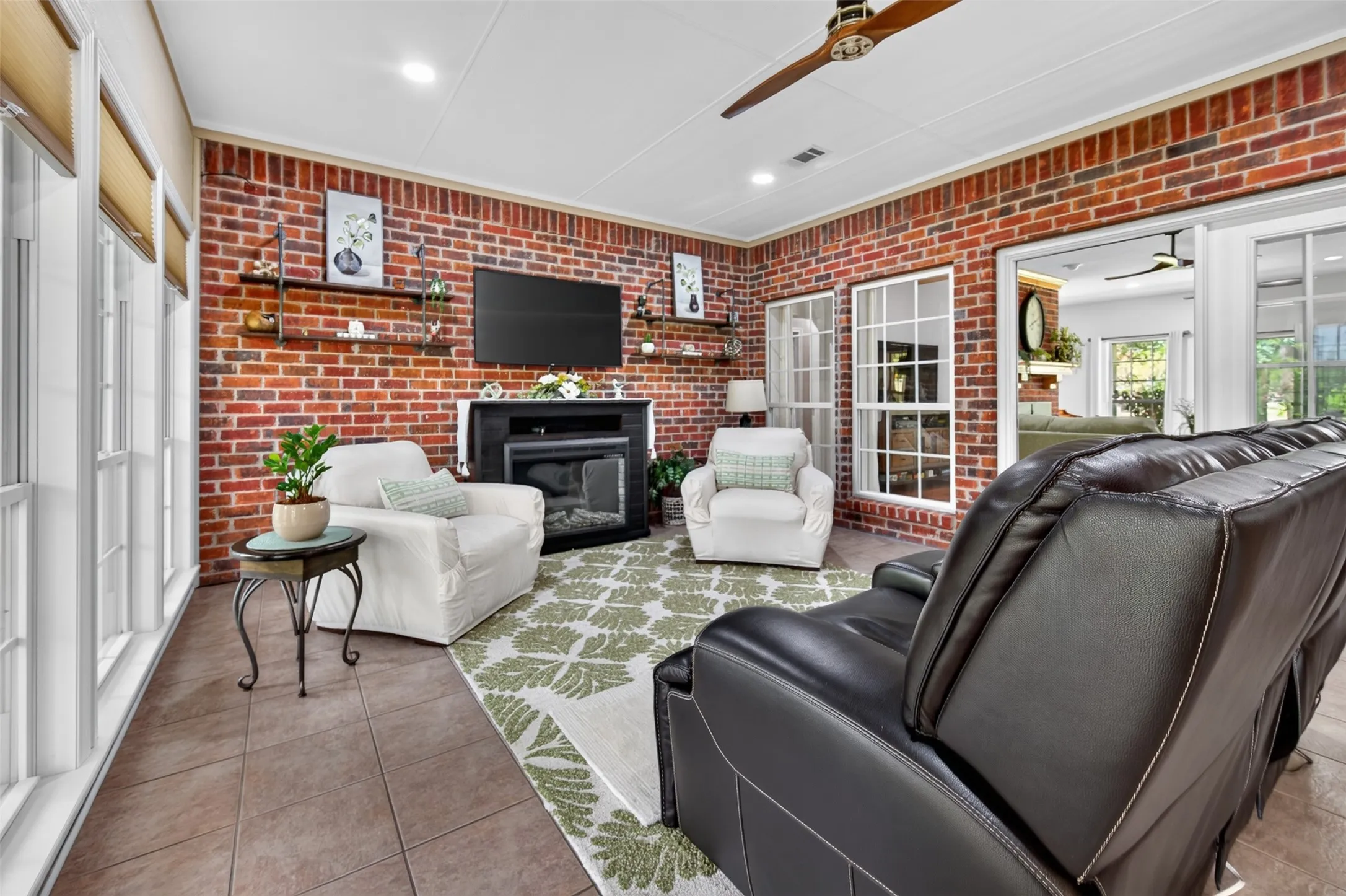 Single Family Residence For Sale in Henderson County , 5611 Fm 2494, Athens, Texas 75751, 3 Bedroom, 3 Bathroom, 2 Garage spaces, 2,560 Sqft, built in 2001, mls#21337155, Real Estate Agent in Athens, Homes For Sale in Henderson county, Homes For Sale in Athens, Realtor in Athens Texas, Real Estate Brokerage Independent Realty Texas, Luminita Cordes Realtor