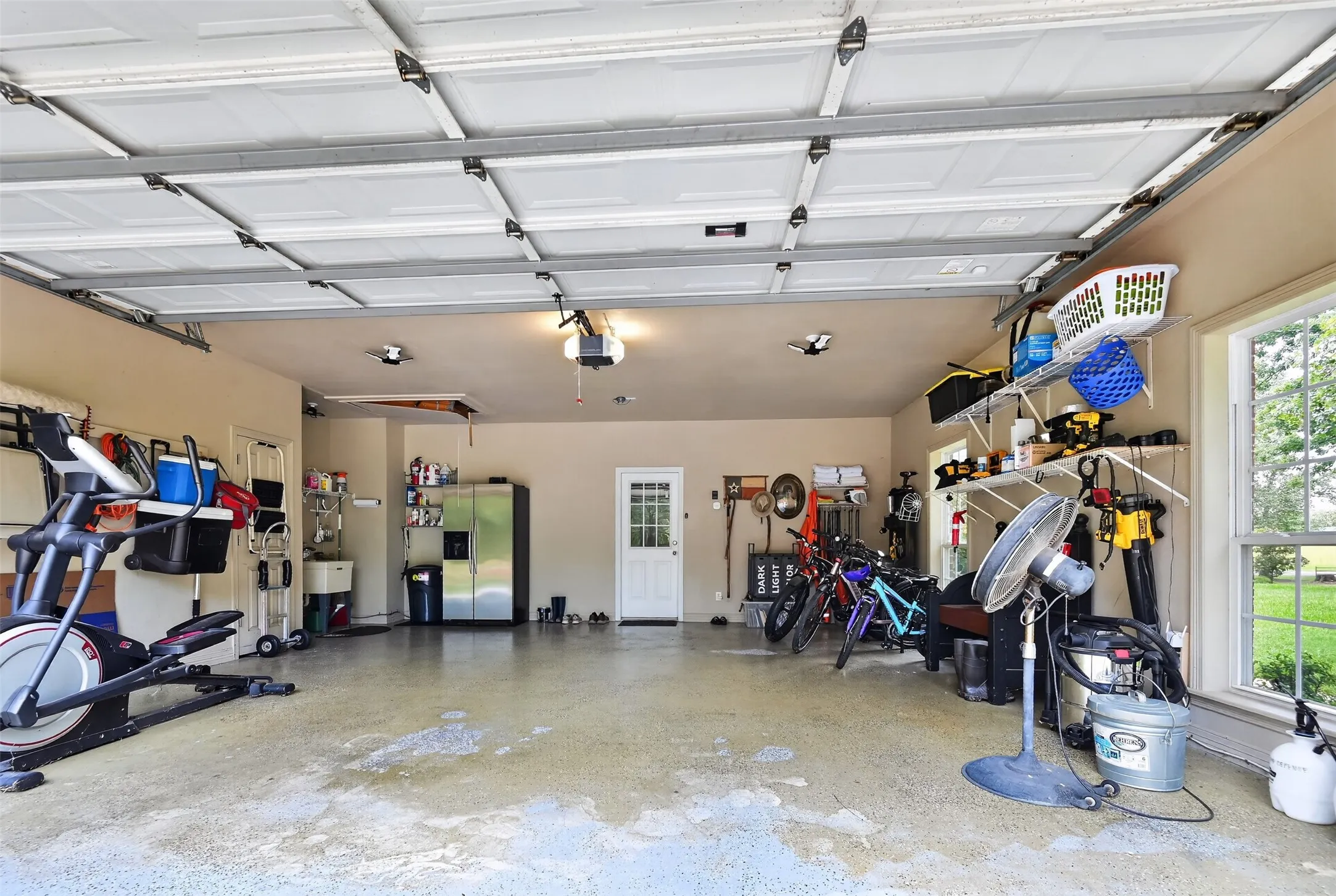 Single Family Residence For Sale in Henderson County , 5611 Fm 2494, Athens, Texas 75751, 3 Bedroom, 3 Bathroom, 2 Garage spaces, 2,560 Sqft, built in 2001, mls#21337155, Real Estate Agent in Athens, Homes For Sale in Henderson county, Homes For Sale in Athens, Realtor in Athens Texas, Real Estate Brokerage Independent Realty Texas, Luminita Cordes Realtor