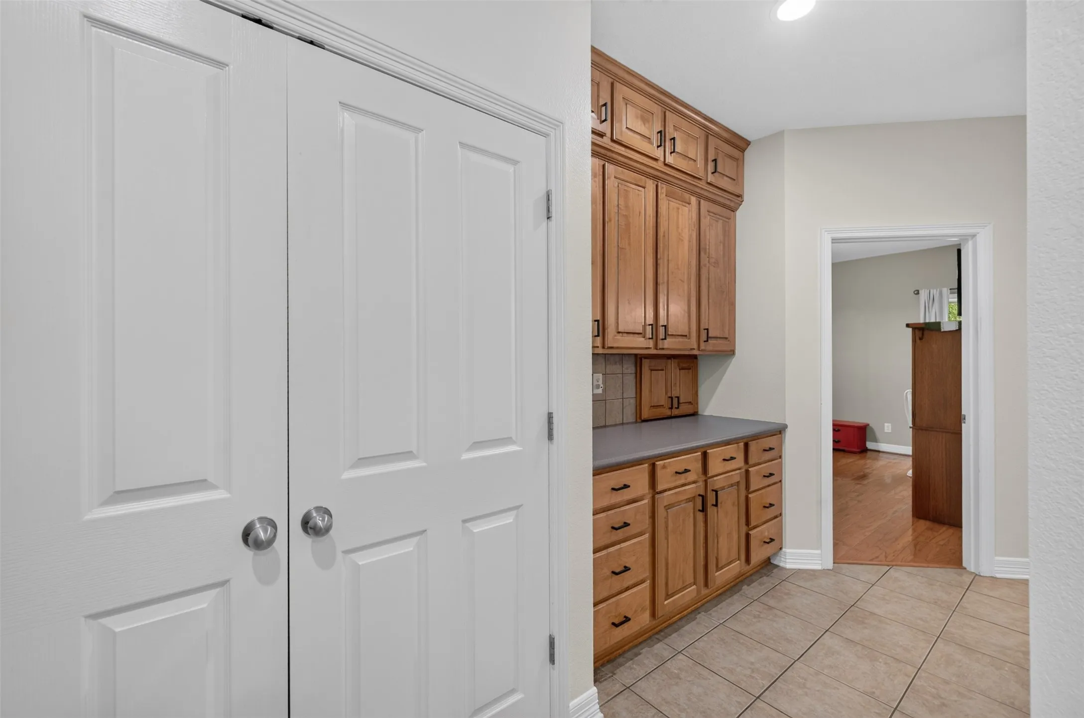 Single Family Residence For Sale in Henderson County , 5611 Fm 2494, Athens, Texas 75751, 3 Bedroom, 3 Bathroom, 2 Garage spaces, 2,560 Sqft, built in 2001, mls#21337155, Real Estate Agent in Athens, Homes For Sale in Henderson county, Homes For Sale in Athens, Realtor in Athens Texas, Real Estate Brokerage Independent Realty Texas, Luminita Cordes Realtor