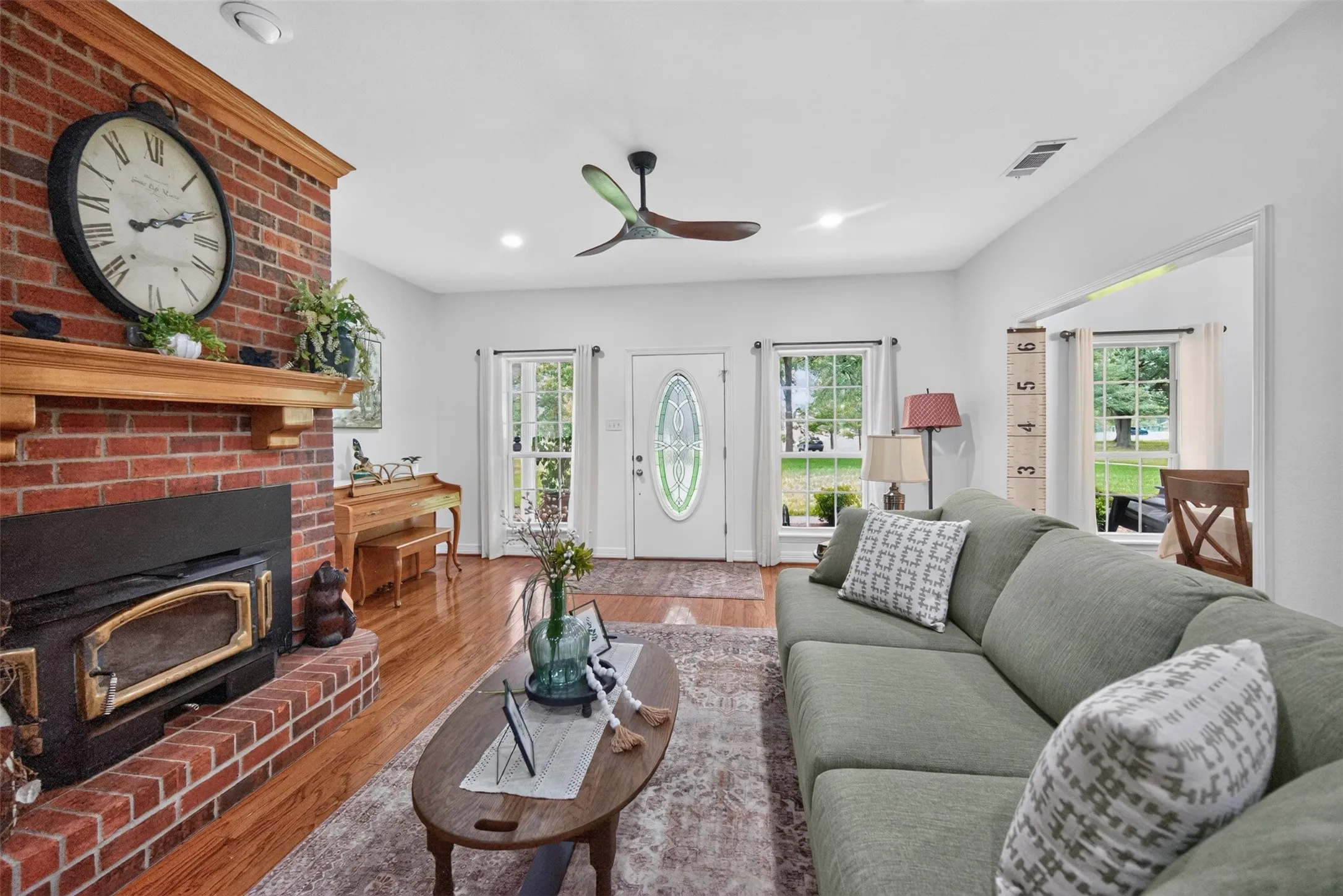 Single Family Residence For Sale in Henderson County , 5611 Fm 2494, Athens, Texas 75751, 3 Bedroom, 3 Bathroom, 2 Garage spaces, 2,560 Sqft, built in 2001, mls#21337155, Real Estate Agent in Athens, Homes For Sale in Henderson county, Homes For Sale in Athens, Realtor in Athens Texas, Real Estate Brokerage Independent Realty Texas, Luminita Cordes Realtor