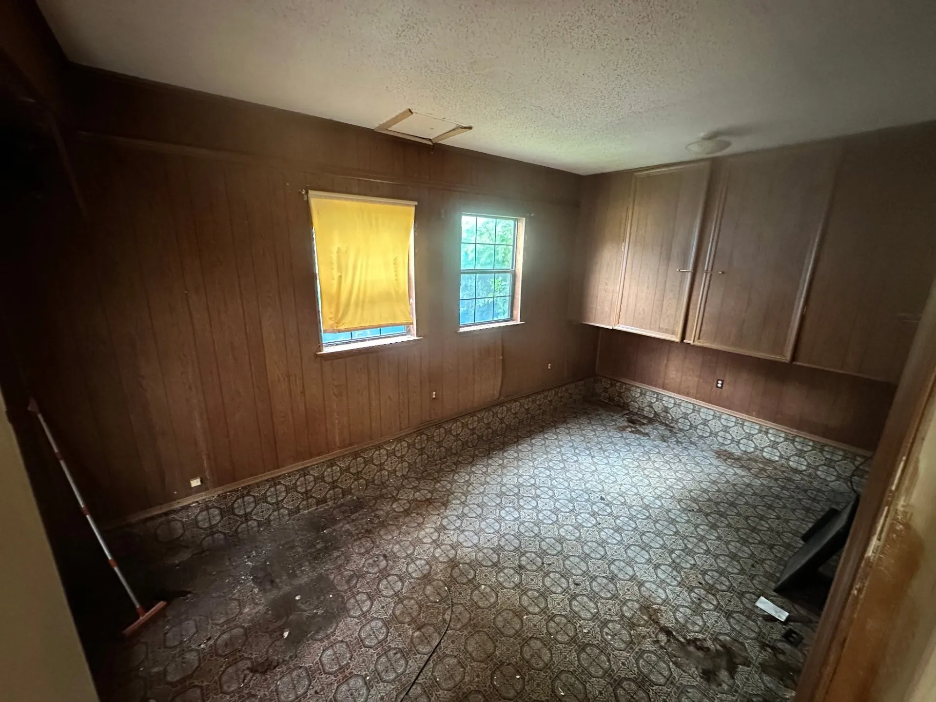 Single Family Residence For Sale in Dallas County , 813 Magnolia Drive, Garland, Texas 75040, 2 Bedroom, 1 Bathroom, 1 Garage spaces, 1,718 Sqft, built in 1951, Price $195,000, mls#21333466, Real Estate Agent in Garland, Homes For Sale in Dallas county, Homes For Sale in Garland, Realtor in Garland Texas, Real Estate Brokerage Independent Realty Texas, Luminita Cordes Realtor