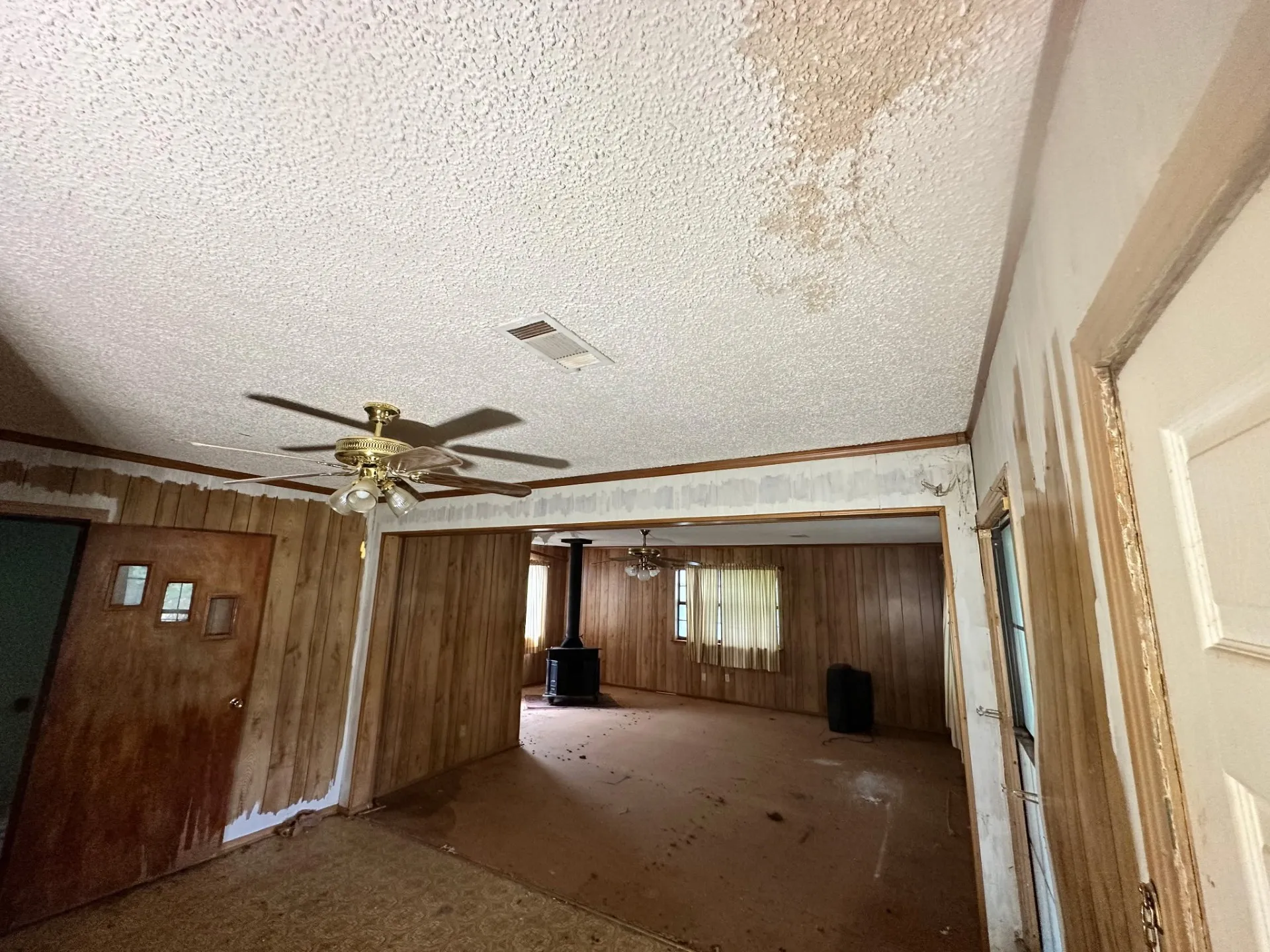 Single Family Residence For Sale in Dallas County , 813 Magnolia Drive, Garland, Texas 75040, 2 Bedroom, 1 Bathroom, 1 Garage spaces, 1,718 Sqft, built in 1951, Price $195,000, mls#21333466, Real Estate Agent in Garland, Homes For Sale in Dallas county, Homes For Sale in Garland, Realtor in Garland Texas, Real Estate Brokerage Independent Realty Texas, Luminita Cordes Realtor