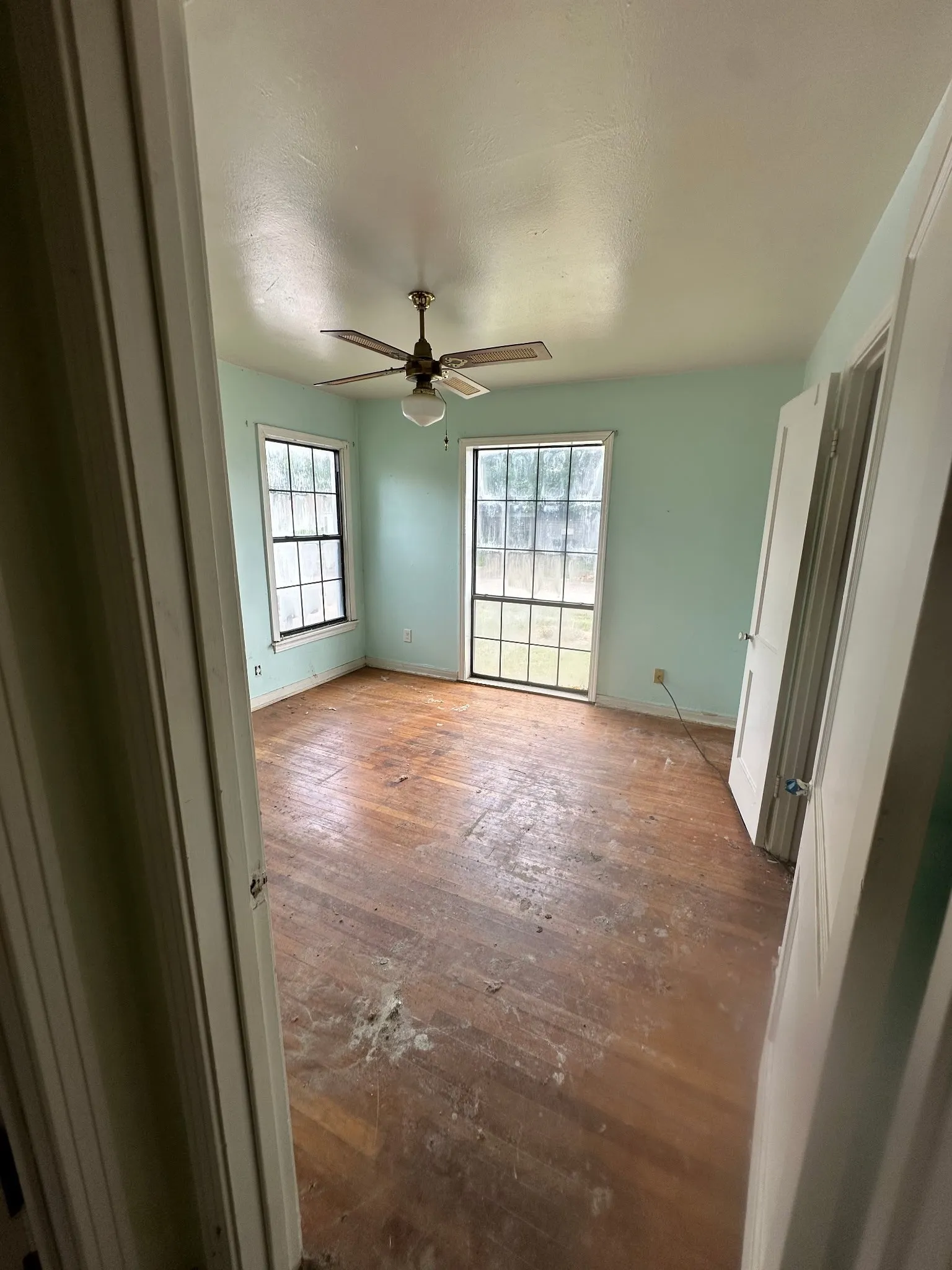 Single Family Residence For Sale in Dallas County , 813 Magnolia Drive, Garland, Texas 75040, 2 Bedroom, 1 Bathroom, 1 Garage spaces, 1,718 Sqft, built in 1951, Price $195,000, mls#21333466, Real Estate Agent in Garland, Homes For Sale in Dallas county, Homes For Sale in Garland, Realtor in Garland Texas, Real Estate Brokerage Independent Realty Texas, Luminita Cordes Realtor