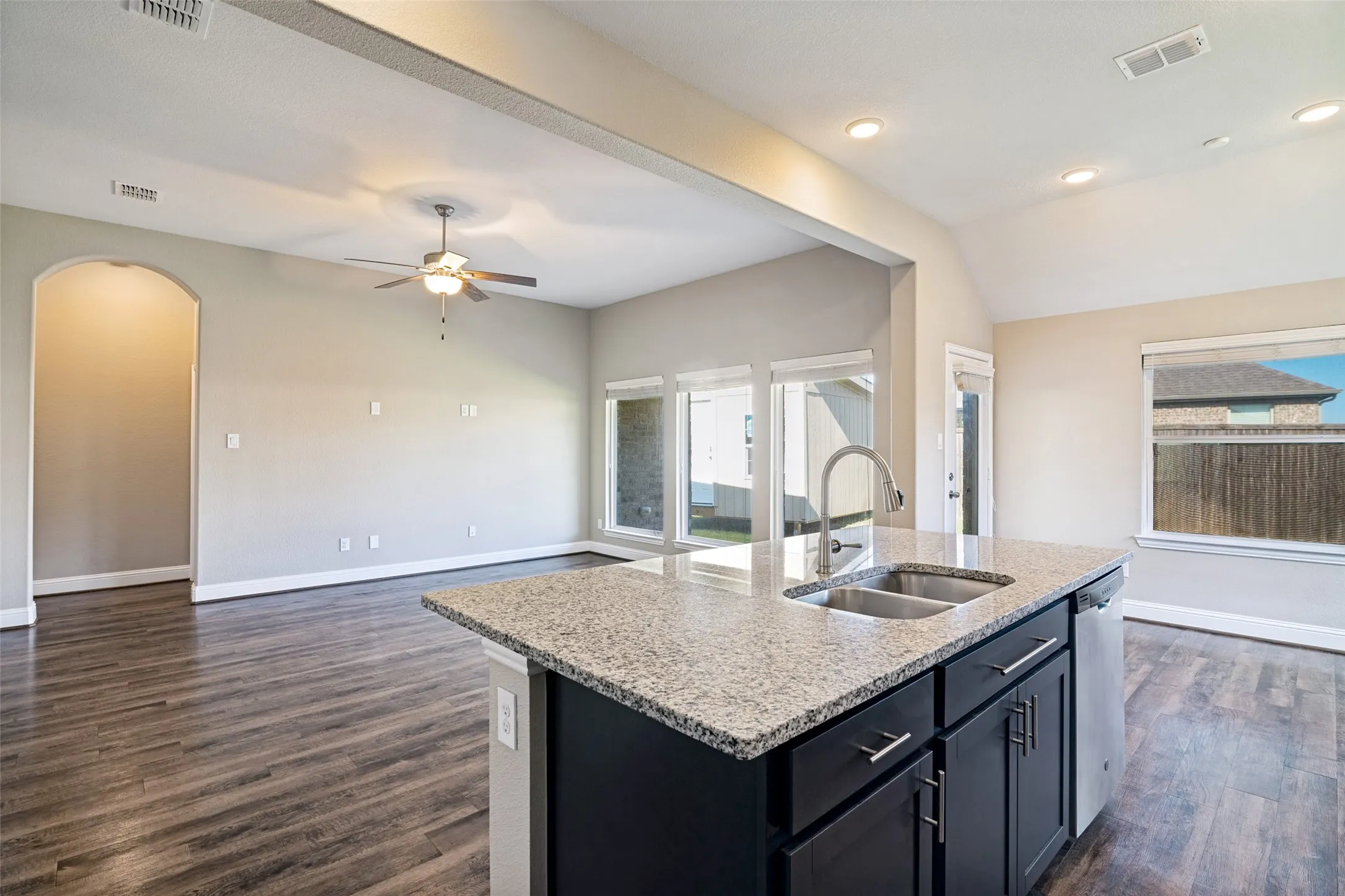 Single Family Residence For Sale in Kaufman County , 2272 Templin Avenue, Forney, Texas 75126, 3 Bedroom, 3 Bathroom, 2 Garage spaces, 2,226 Sqft, built in 2020, mls#21336815, Real Estate Agent in Forney, Homes For Sale in Kaufman county, Homes For Sale in Forney, Realtor in Forney Texas, Real Estate Brokerage Independent Realty Texas, Luminita Cordes Realtor