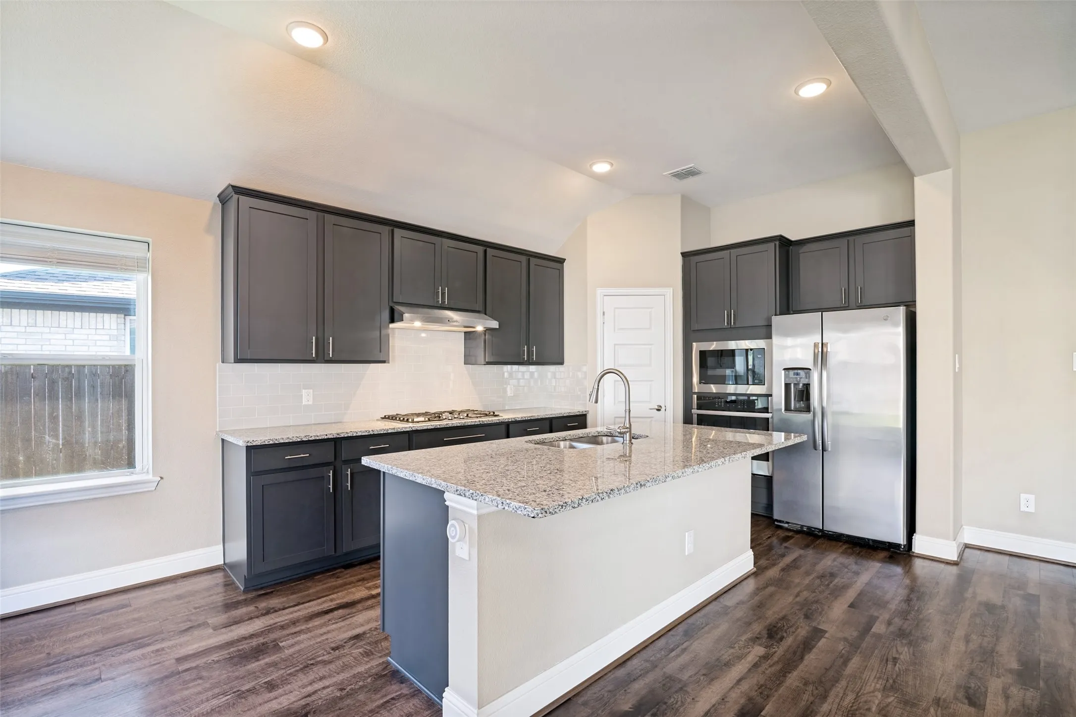 Single Family Residence For Sale in Kaufman County , 2272 Templin Avenue, Forney, Texas 75126, 3 Bedroom, 3 Bathroom, 2 Garage spaces, 2,226 Sqft, built in 2020, mls#21336815, Real Estate Agent in Forney, Homes For Sale in Kaufman county, Homes For Sale in Forney, Realtor in Forney Texas, Real Estate Brokerage Independent Realty Texas, Luminita Cordes Realtor