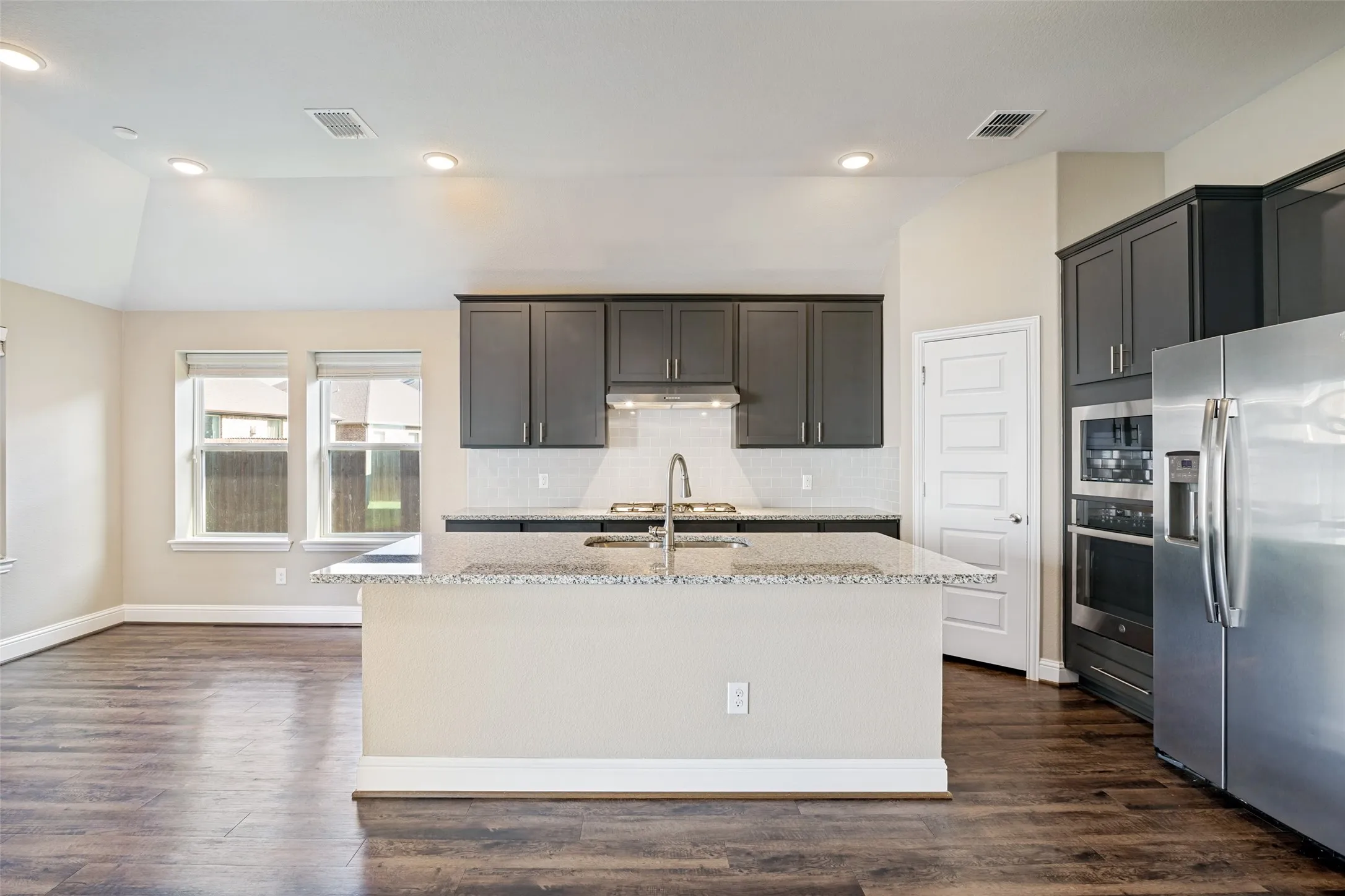 Single Family Residence For Sale in Kaufman County , 2272 Templin Avenue, Forney, Texas 75126, 3 Bedroom, 3 Bathroom, 2 Garage spaces, 2,226 Sqft, built in 2020, mls#21336815, Real Estate Agent in Forney, Homes For Sale in Kaufman county, Homes For Sale in Forney, Realtor in Forney Texas, Real Estate Brokerage Independent Realty Texas, Luminita Cordes Realtor