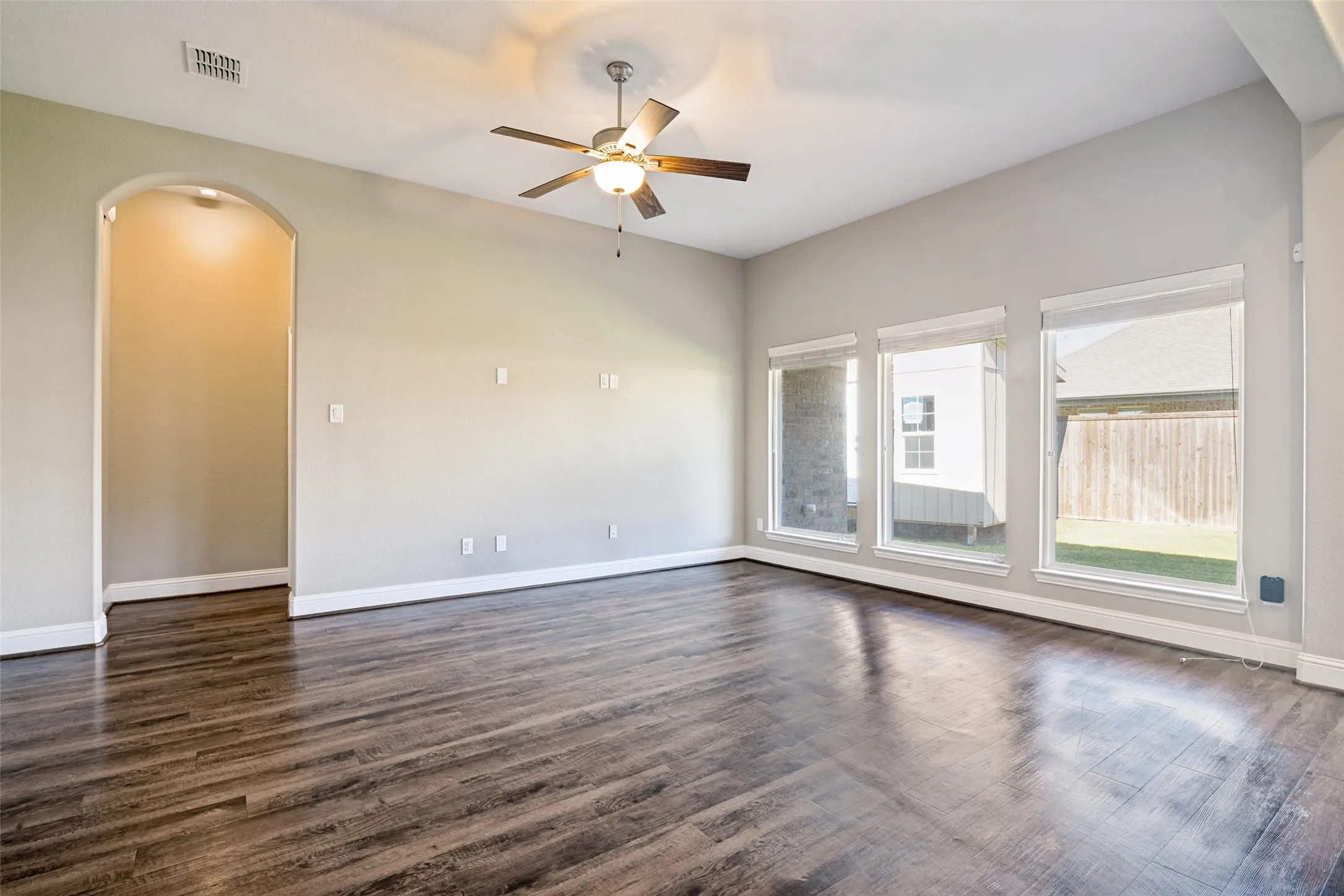Single Family Residence For Sale in Kaufman County , 2272 Templin Avenue, Forney, Texas 75126, 3 Bedroom, 3 Bathroom, 2 Garage spaces, 2,226 Sqft, built in 2020, mls#21336815, Real Estate Agent in Forney, Homes For Sale in Kaufman county, Homes For Sale in Forney, Realtor in Forney Texas, Real Estate Brokerage Independent Realty Texas, Luminita Cordes Realtor
