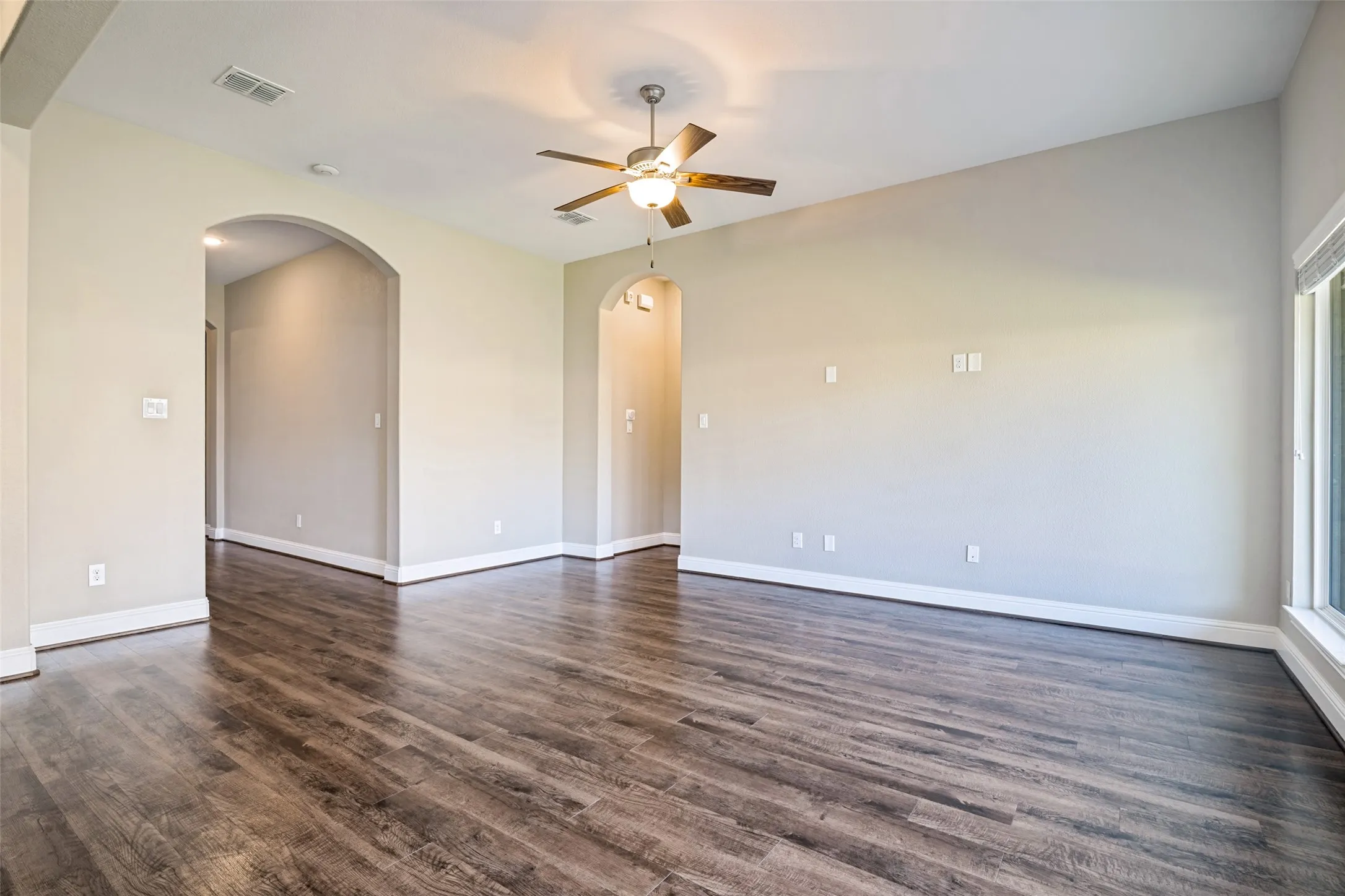 Single Family Residence For Sale in Kaufman County , 2272 Templin Avenue, Forney, Texas 75126, 3 Bedroom, 3 Bathroom, 2 Garage spaces, 2,226 Sqft, built in 2020, mls#21336815, Real Estate Agent in Forney, Homes For Sale in Kaufman county, Homes For Sale in Forney, Realtor in Forney Texas, Real Estate Brokerage Independent Realty Texas, Luminita Cordes Realtor