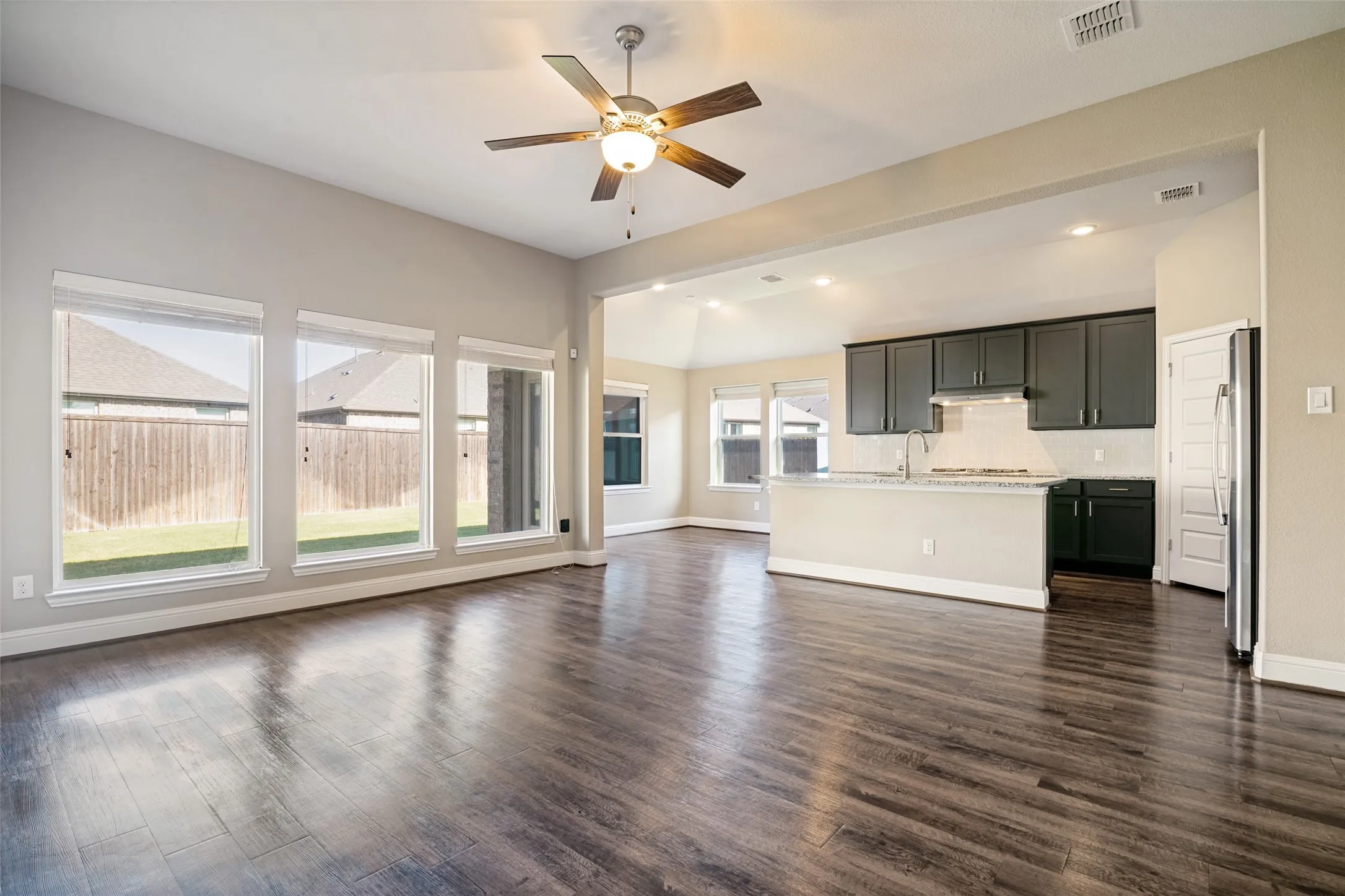 Single Family Residence For Sale in Kaufman County , 2272 Templin Avenue, Forney, Texas 75126, 3 Bedroom, 3 Bathroom, 2 Garage spaces, 2,226 Sqft, built in 2020, mls#21336815, Real Estate Agent in Forney, Homes For Sale in Kaufman county, Homes For Sale in Forney, Realtor in Forney Texas, Real Estate Brokerage Independent Realty Texas, Luminita Cordes Realtor