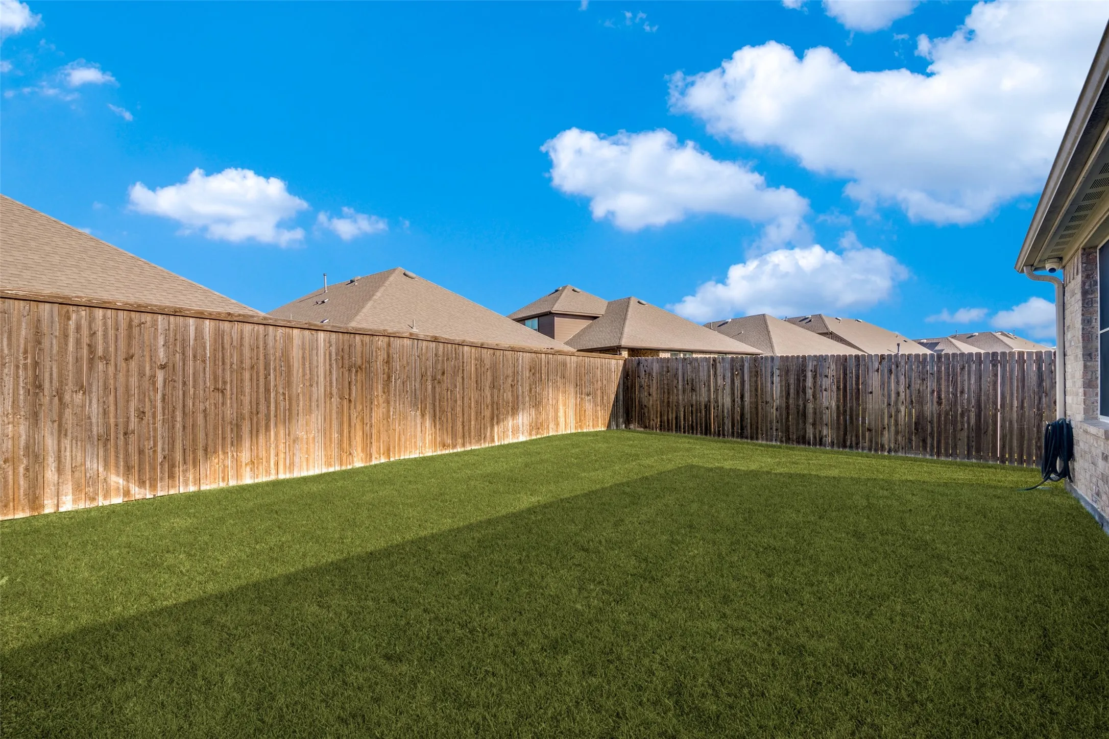 Single Family Residence For Sale in Kaufman County , 2272 Templin Avenue, Forney, Texas 75126, 3 Bedroom, 3 Bathroom, 2 Garage spaces, 2,226 Sqft, built in 2020, mls#21336815, Real Estate Agent in Forney, Homes For Sale in Kaufman county, Homes For Sale in Forney, Realtor in Forney Texas, Real Estate Brokerage Independent Realty Texas, Luminita Cordes Realtor