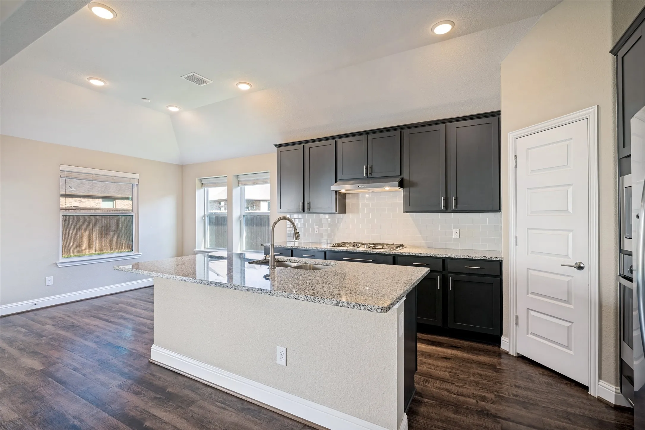 Single Family Residence For Sale in Kaufman County , 2272 Templin Avenue, Forney, Texas 75126, 3 Bedroom, 3 Bathroom, 2 Garage spaces, 2,226 Sqft, built in 2020, mls#21336815, Real Estate Agent in Forney, Homes For Sale in Kaufman county, Homes For Sale in Forney, Realtor in Forney Texas, Real Estate Brokerage Independent Realty Texas, Luminita Cordes Realtor