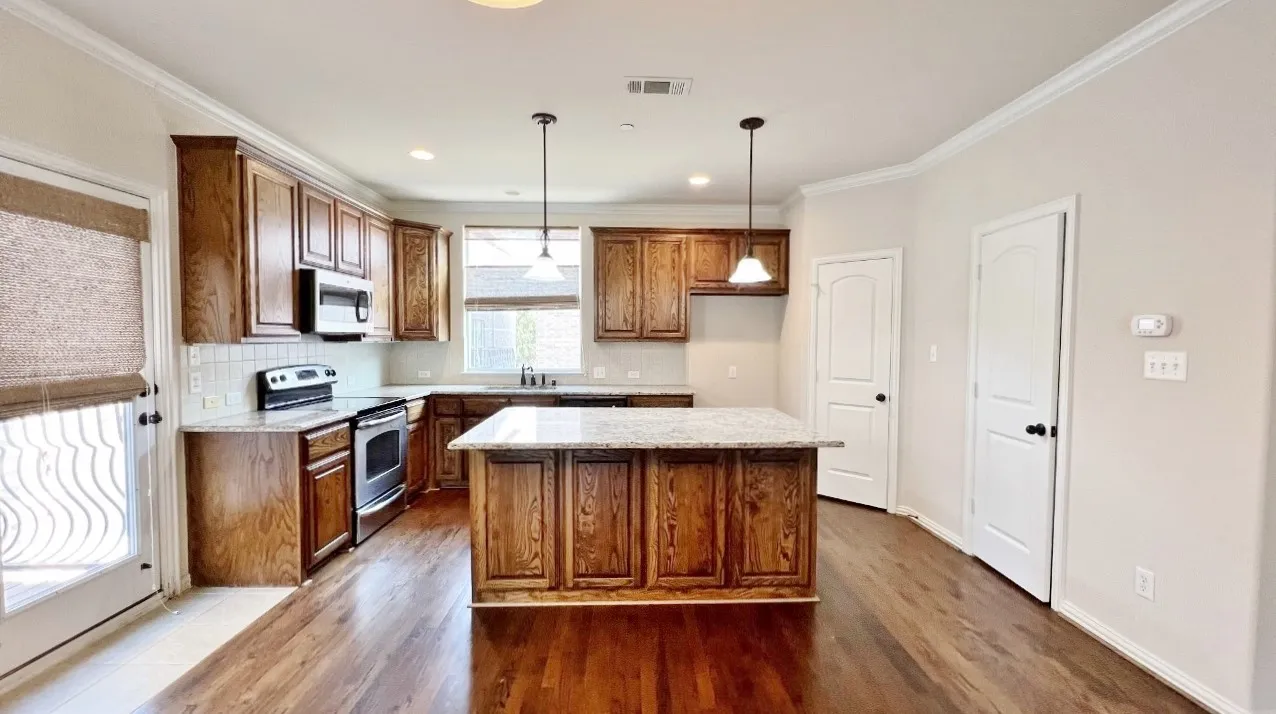Townhouse For Rent in Denton County , 2500 Rockbrook Drive 40, Lewisville, Texas 75067, 3 Bedroom, 3 Bathroom, 2 Garage spaces, 1,802 Sqft, built in 2009, mls#21337369, Real Estate Agent in Lewisville, Homes For Rent in Denton county, Homes For Rent in Lewisville, Realtor in Lewisville Texas, Real Estate Brokerage Independent Realty Texas, Luminita Cordes Realtor