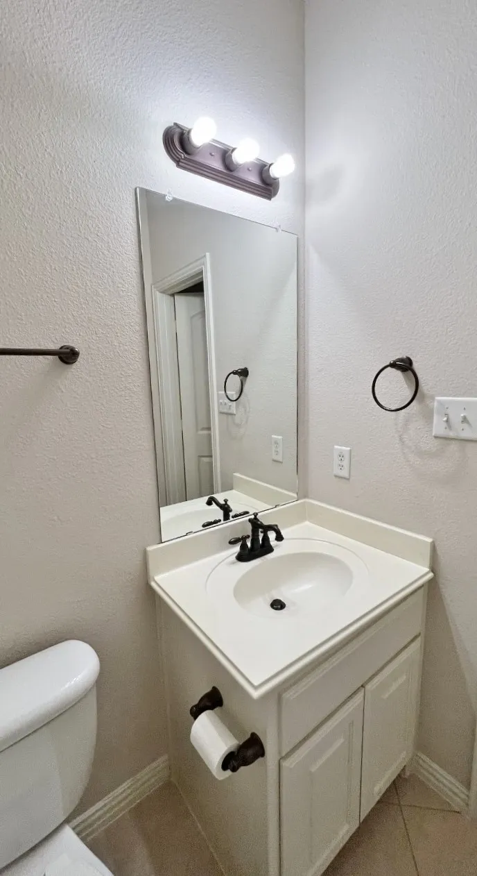 Townhouse For Rent in Denton County , 2500 Rockbrook Drive 40, Lewisville, Texas 75067, 3 Bedroom, 3 Bathroom, 2 Garage spaces, 1,802 Sqft, built in 2009, mls#21337369, Real Estate Agent in Lewisville, Homes For Rent in Denton county, Homes For Rent in Lewisville, Realtor in Lewisville Texas, Real Estate Brokerage Independent Realty Texas, Luminita Cordes Realtor
