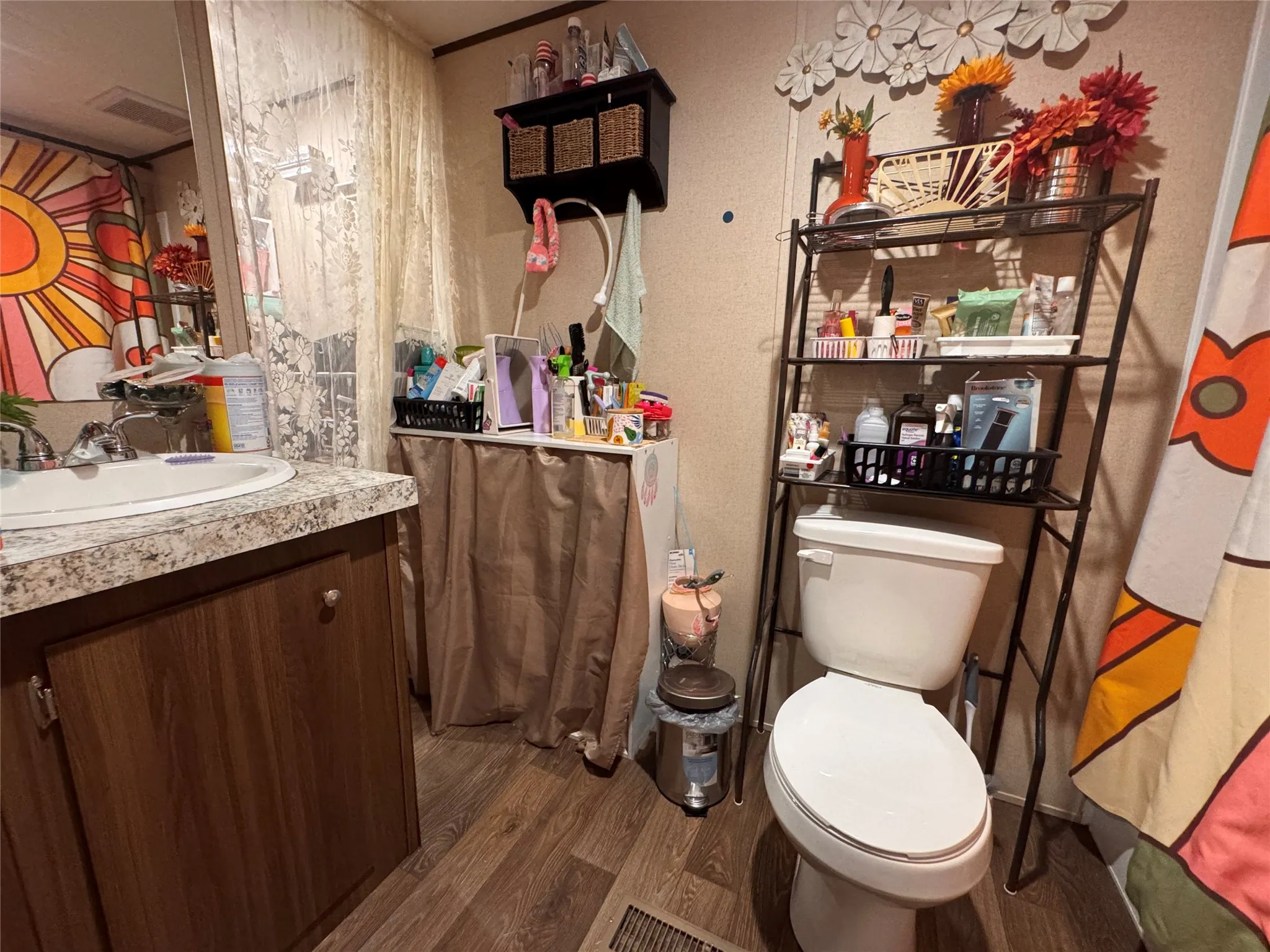 Mobile Home For Sale in Marion County , 612 W Broadway, Jefferson, Texas 75653, 3 Bedroom, 2 Bathroom, Garage spaces, 924 Sqft, built in 2023, mls#21336190, Real Estate Agent in Jefferson, Homes For Sale in Marion county, Homes For Sale in Jefferson, Realtor in Jefferson Texas, Real Estate Brokerage Independent Realty Texas, Luminita Cordes Realtor