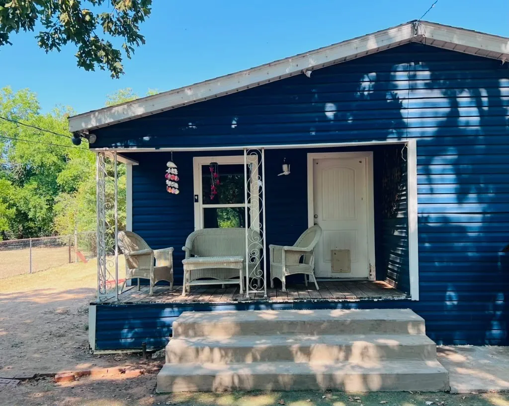 Single Family Residence For Sale in Dallas County , 429 Baker Street, Seagoville, Texas 75159, 3 Bedrooms, 2 Bathrooms, 2 Garage spaces, 1,972 Sqft, built in 1921, Price $349,999, mls#21336681, Real Estate Agent in Seagoville, Homes For Sale in Dallas county, Homes For Sale in Seagoville, Realtor in Seagoville Texas, Real Estate Brokerage Independent Realty Texas, Luminita Cordes Realtor